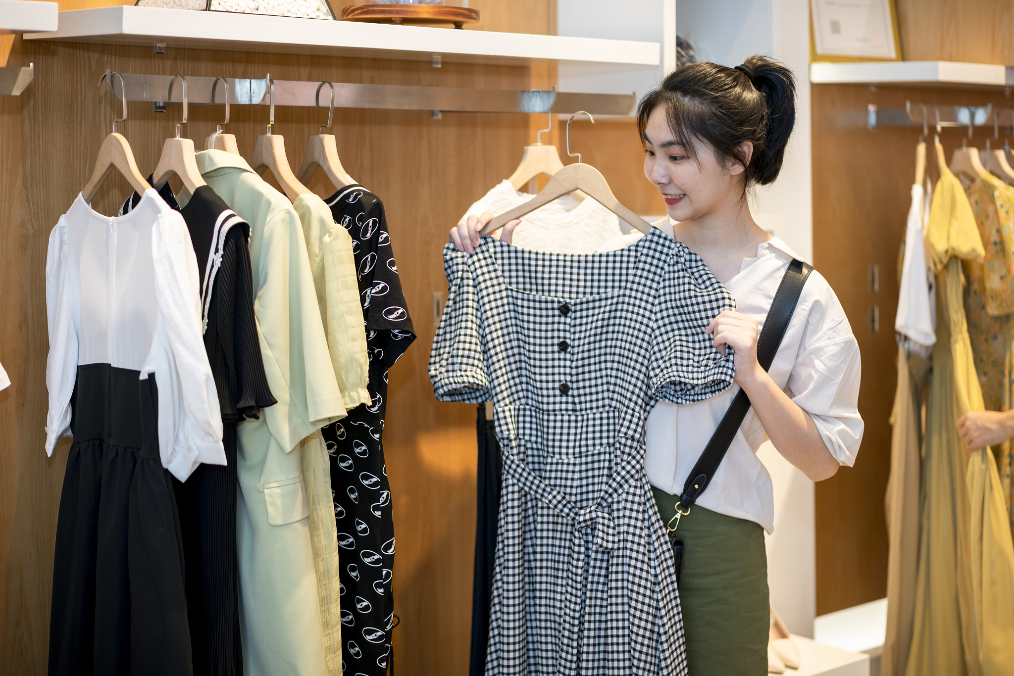 时尚潮流服饰，开启你的个性穿搭之旅！