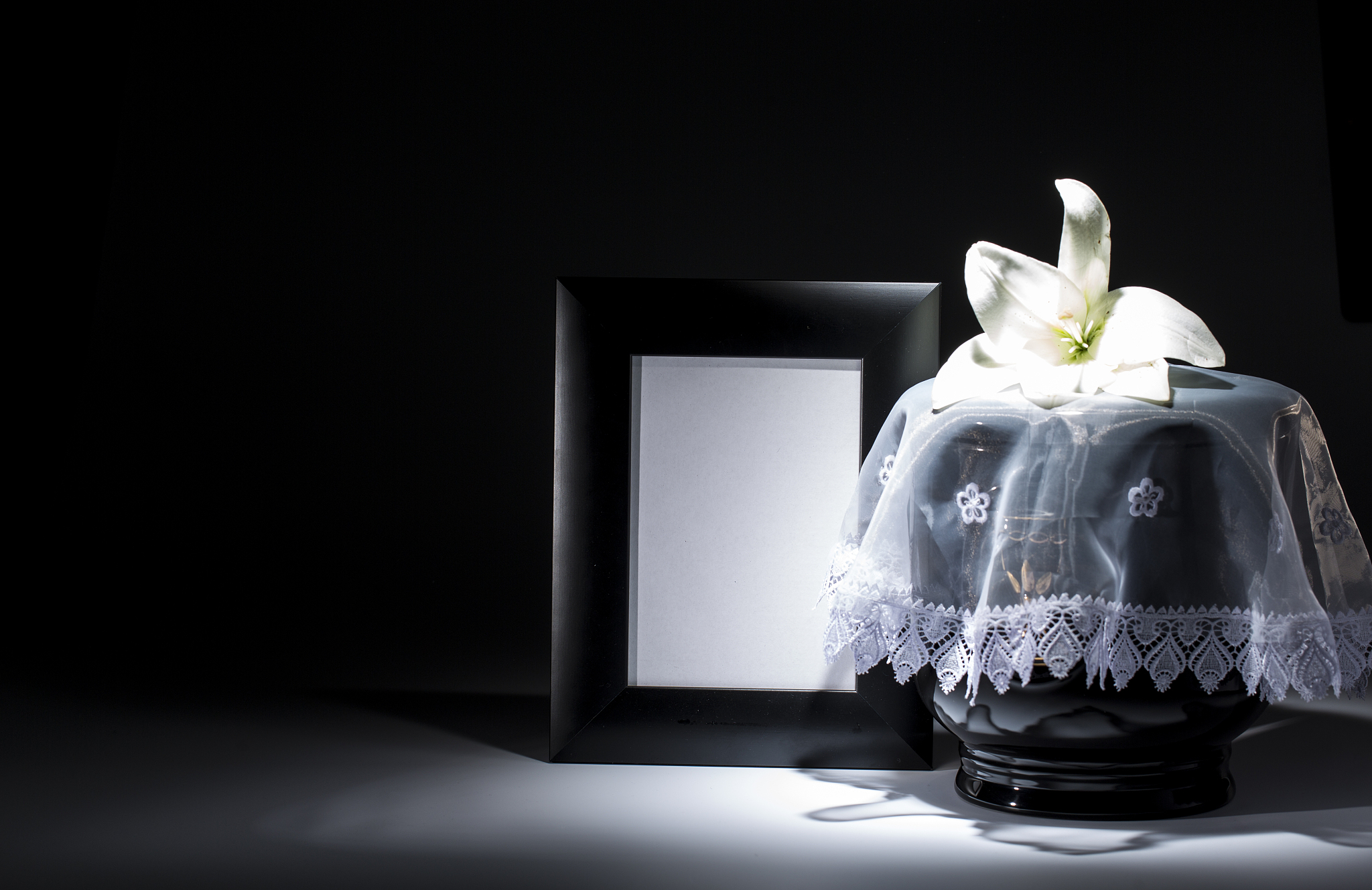 如果有一真一假两个骨灰盒把假的砸碎是代表什么意思