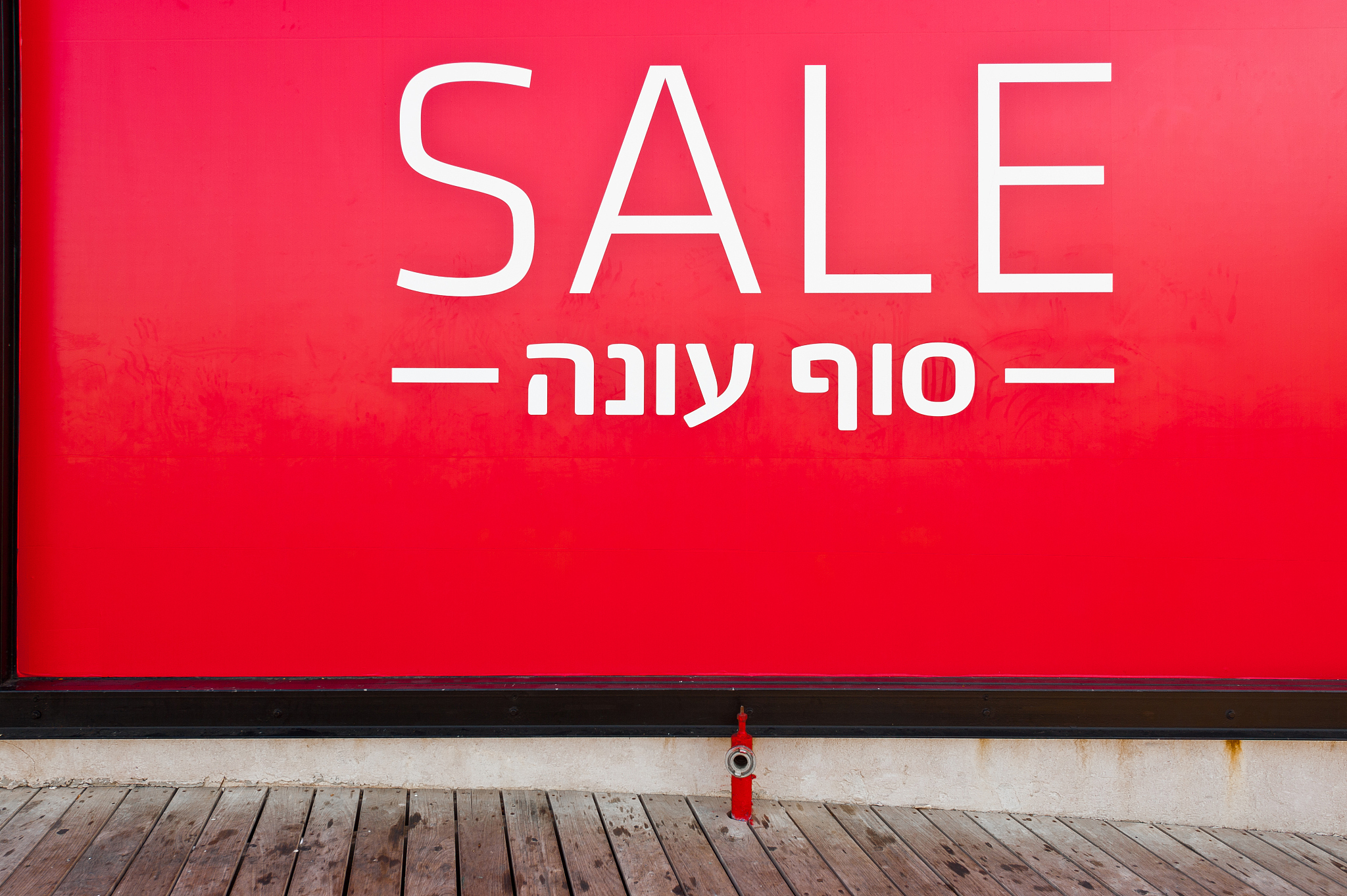 Supreme 韩国首店开幕，雅诗兰黛利润大跌，奢侈品行业增长放缓