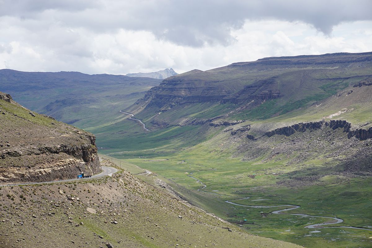 阿尔先沟居民多位于河谷西北斜坡的原因回答及拓展