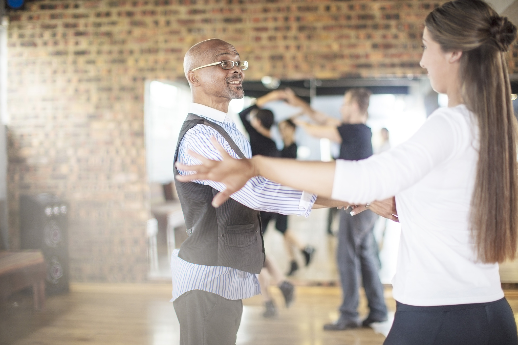 创意工作室名字：文学、舞蹈、镜头完美融合