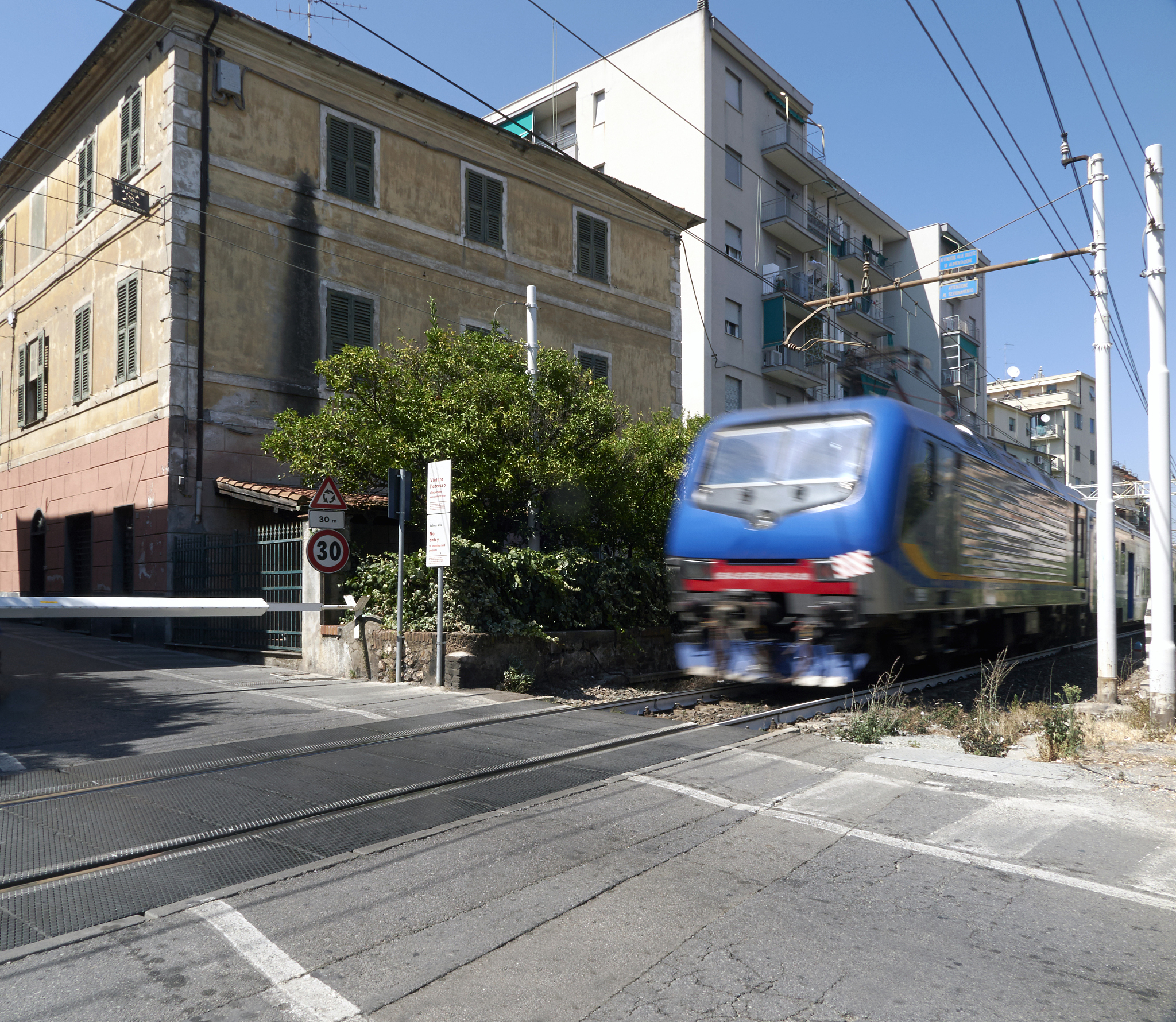 重庆轻轨学校铁道机车车辆专业招生条件 - 入学条件及未来发展方向