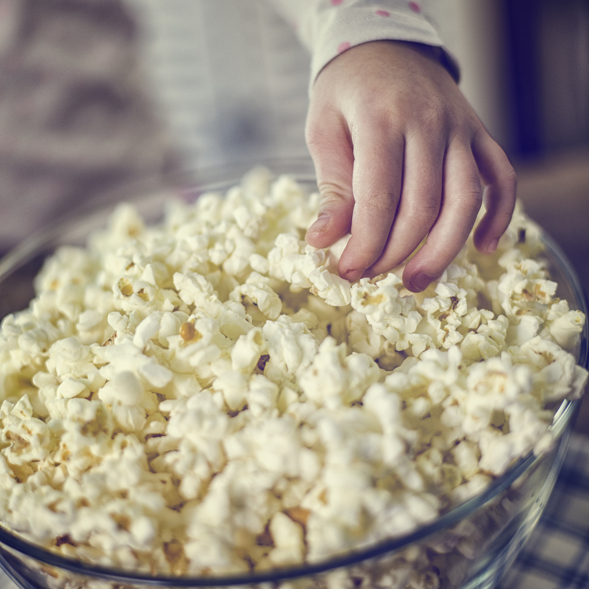 在家轻松制作爆米花：步骤详解及美味秘诀