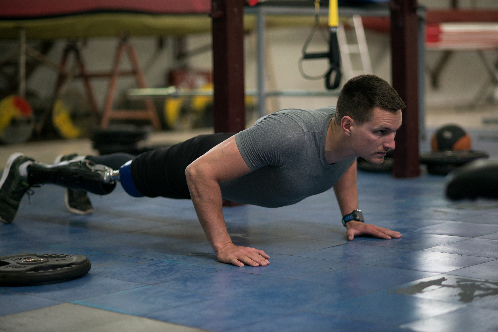 俯卧撑：锻炼胸部、肩膀和腹部的有效方法