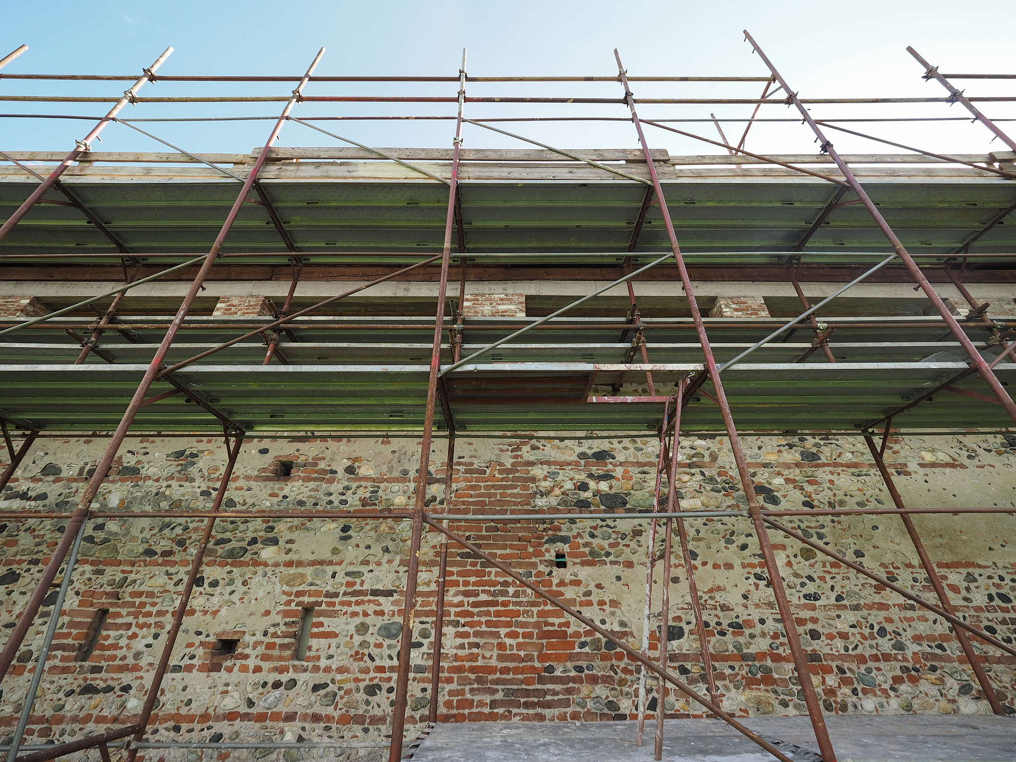 脚手架搭设拆除方案：安全高效的建筑工程施工指南