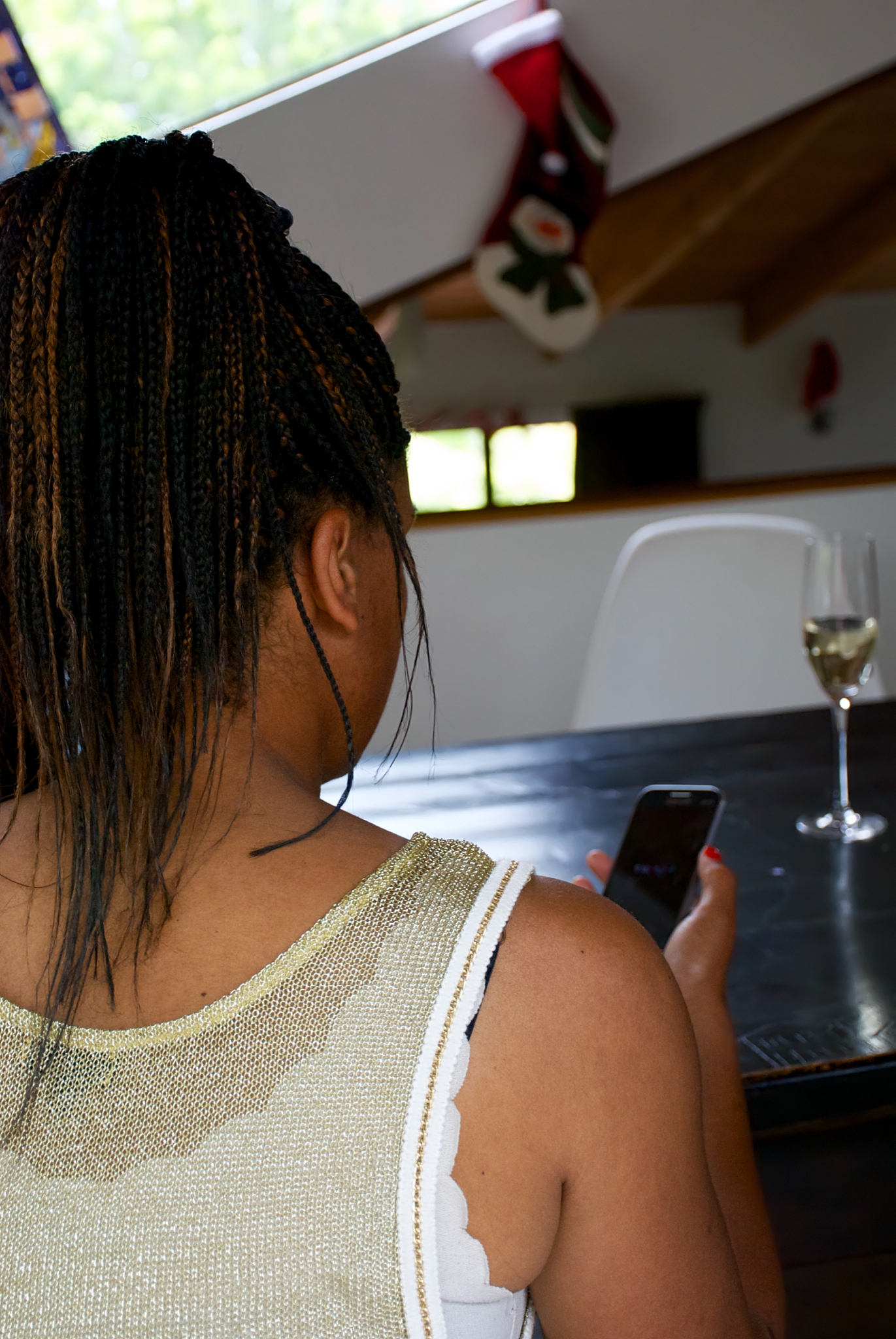 中年大叔地铁偶遇美女，意外获知iPhone 12使用体验