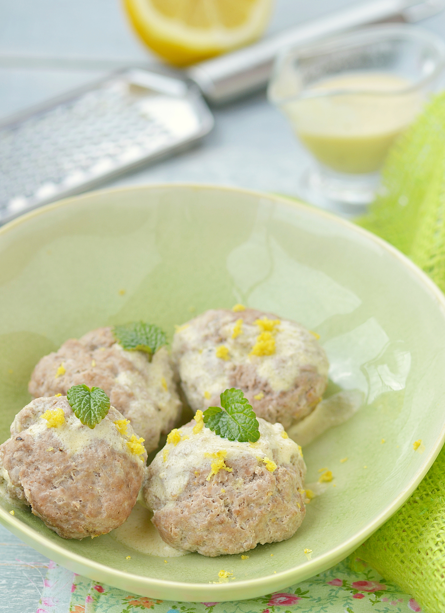 meat bolls with lemon sauce