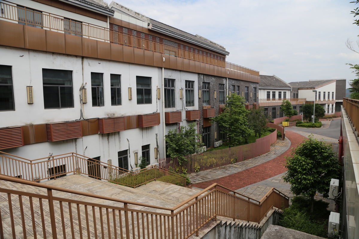 杭州良渚职业高级中学地址 - 良渚区龙山路888号