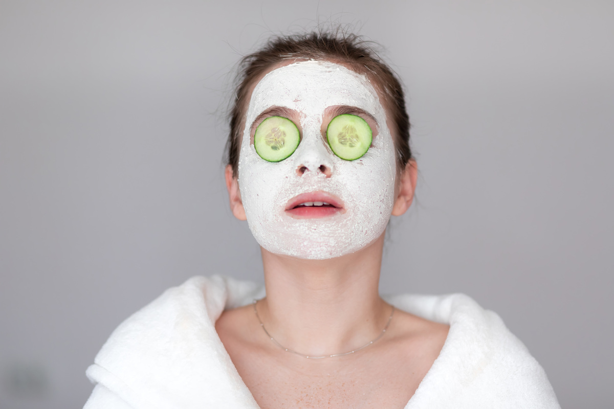 烟酰胺补水保湿面膜 美白提亮唇周黑的姐妹们快买它 补水 等待精华被皮肤吸收后再敷上面膜 可以更好吸收 使用感受1000字