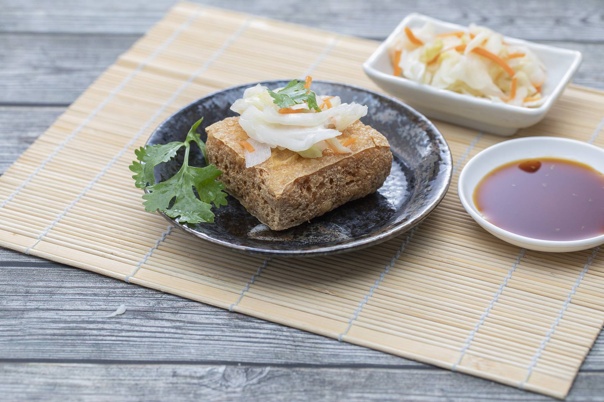 中式料理臭豆腐与泡菜