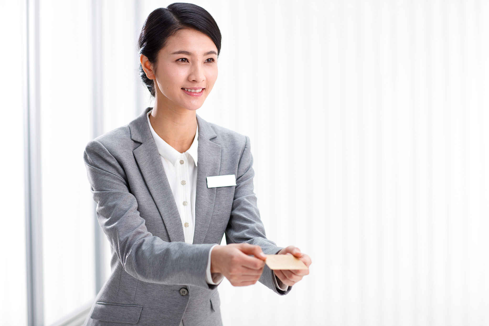 银行柜员和大堂经理：职责详解与服务范围