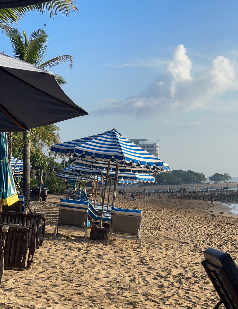 写一篇关于三亚亚龙湾并且能在抖音爆火的文案