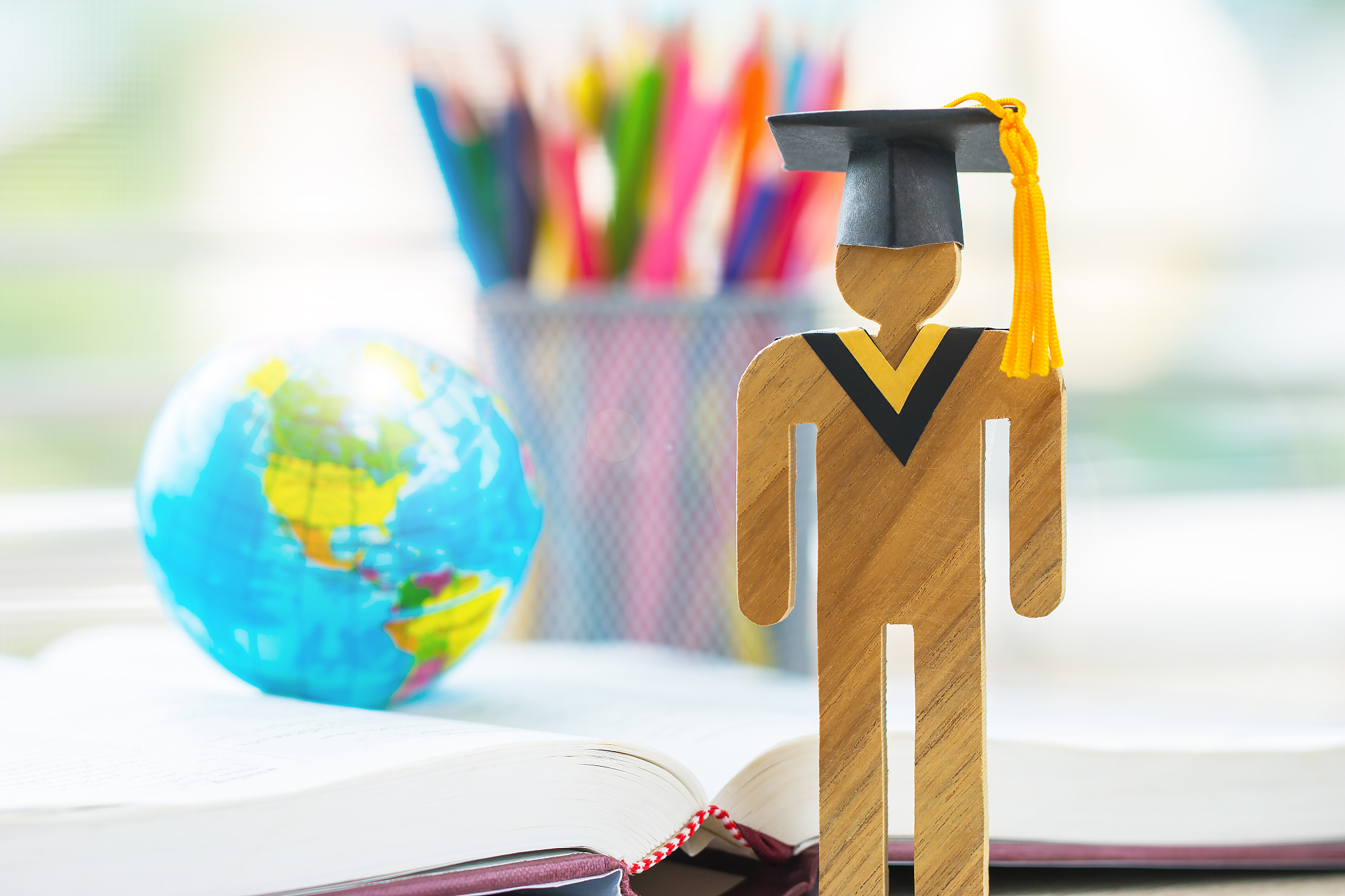 改写下面这段话在硕博意向留学人群眼里留学能够让他们更勇于探索未知、对自我认知更加清晰同时也能帮助他们提升自己的创造力、表现力、冲突管理能力以及用批判性思维来思考问题的能力。 改写下面这段话在硕博意向留学人群眼里留学能够让他们更勇于探索未知、对自我认知更加清晰同时也能帮助他们提升自己的创造力、表现力、冲突管理能力以及用批判性思维来思考问题的能力。