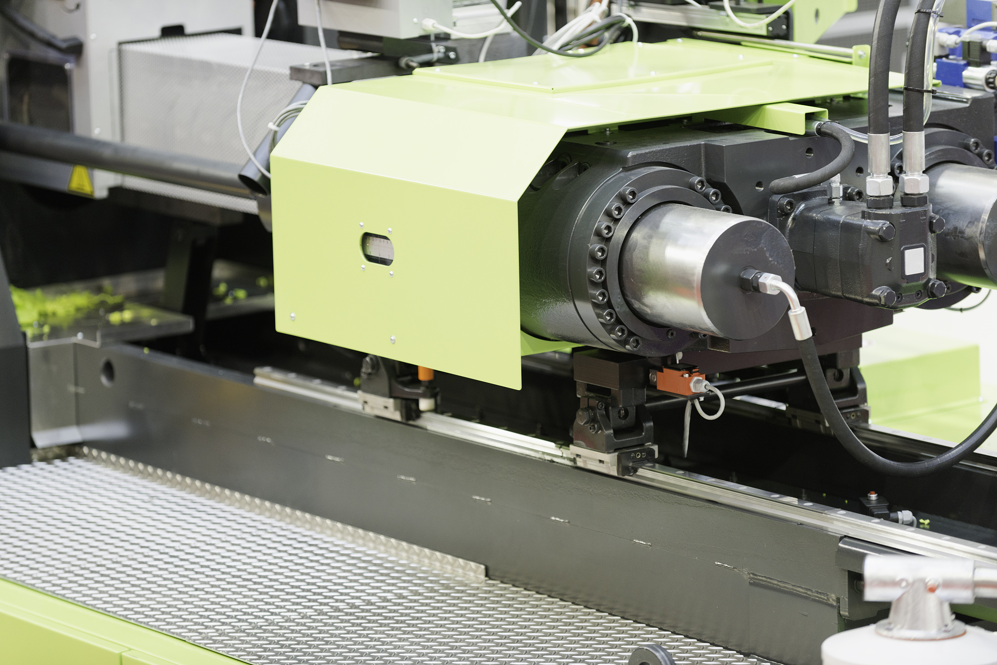 全自动铝切机的工作原理400字