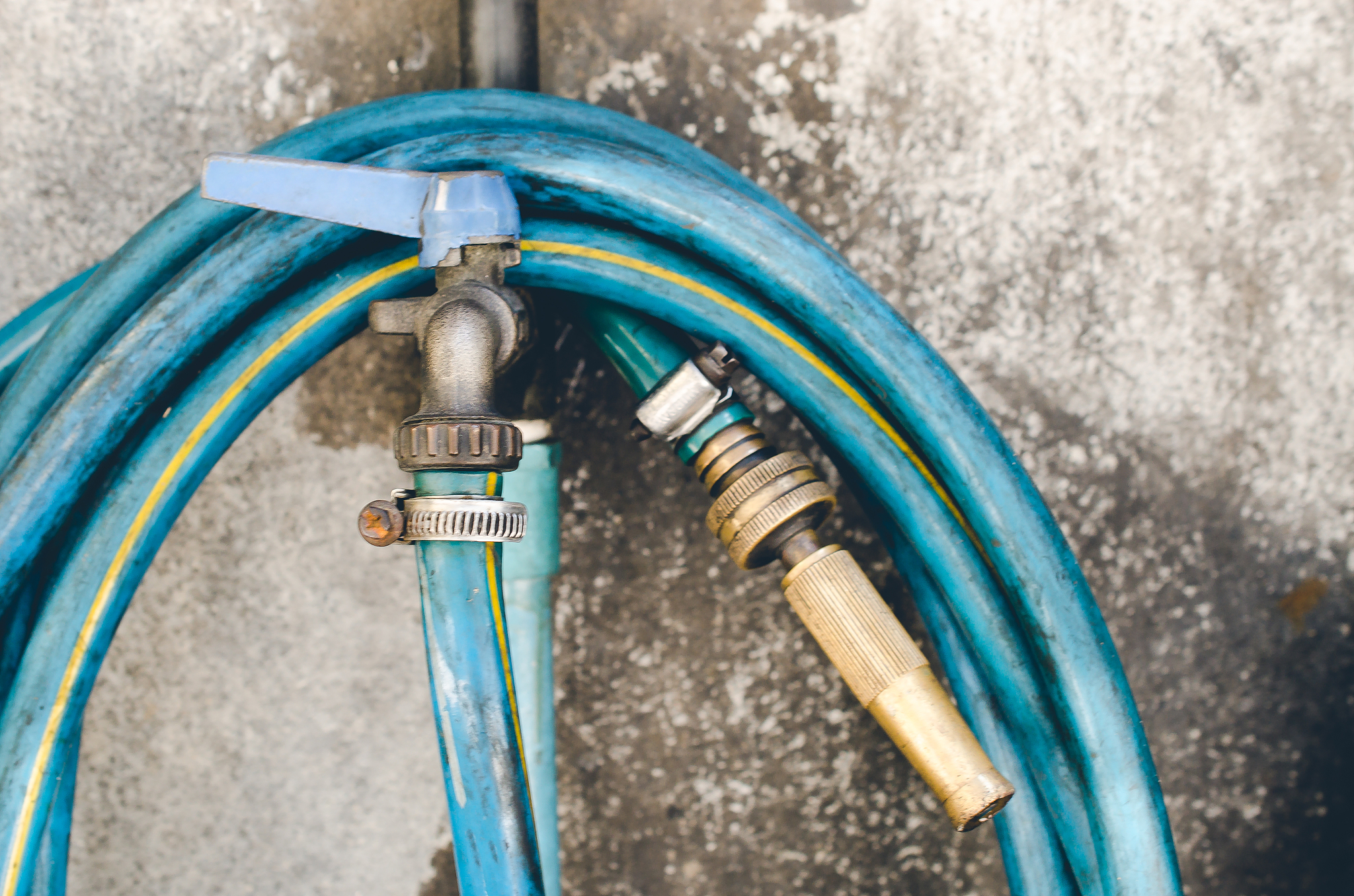翻译
Do not use hoses with soft spots.