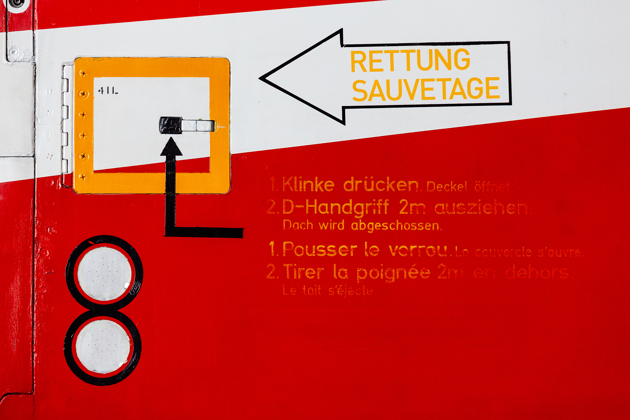 What should an air traffic controller do before fuel dumping begins
