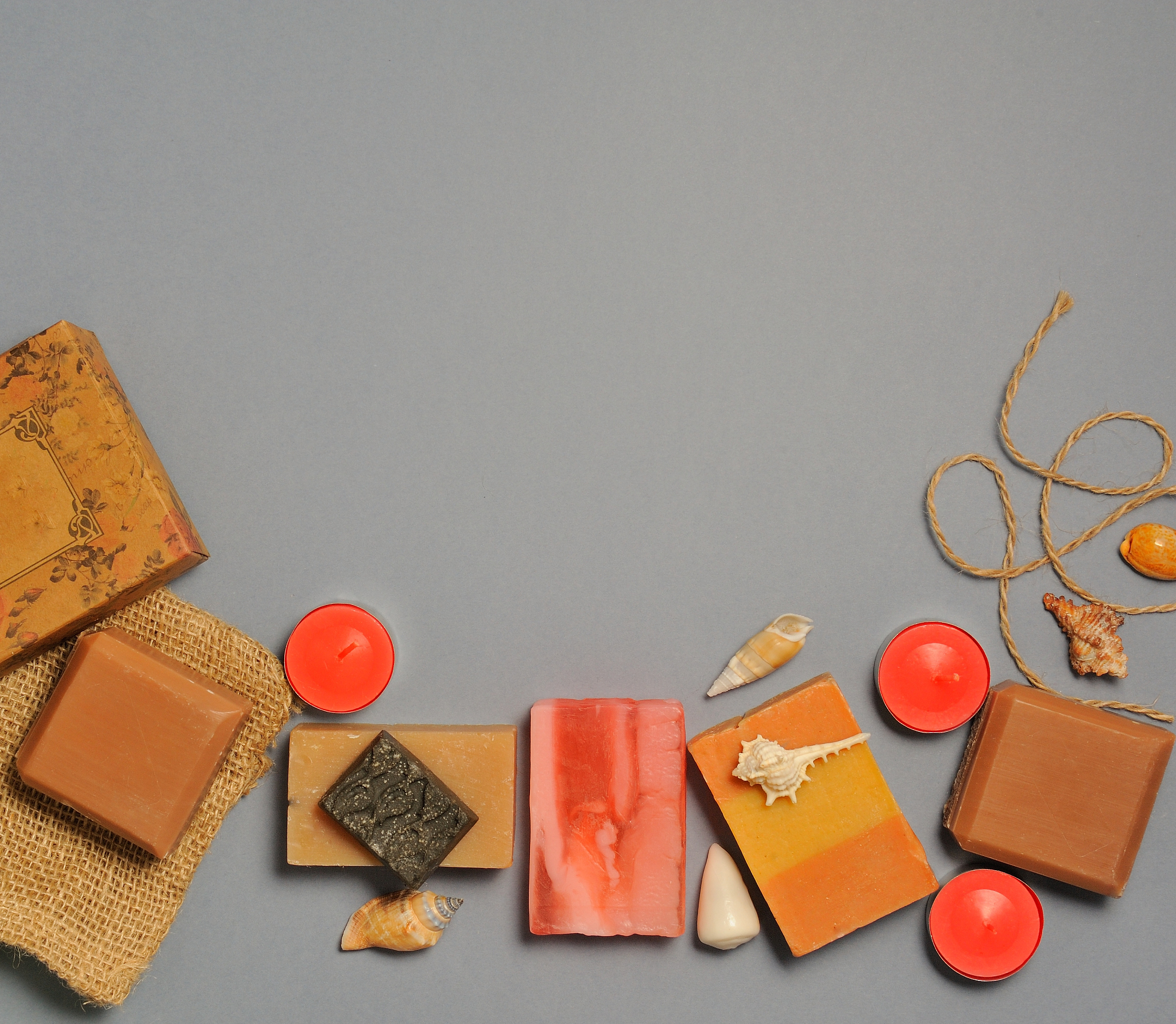 Gift Giving Etiquette: Dos and Don'ts in English