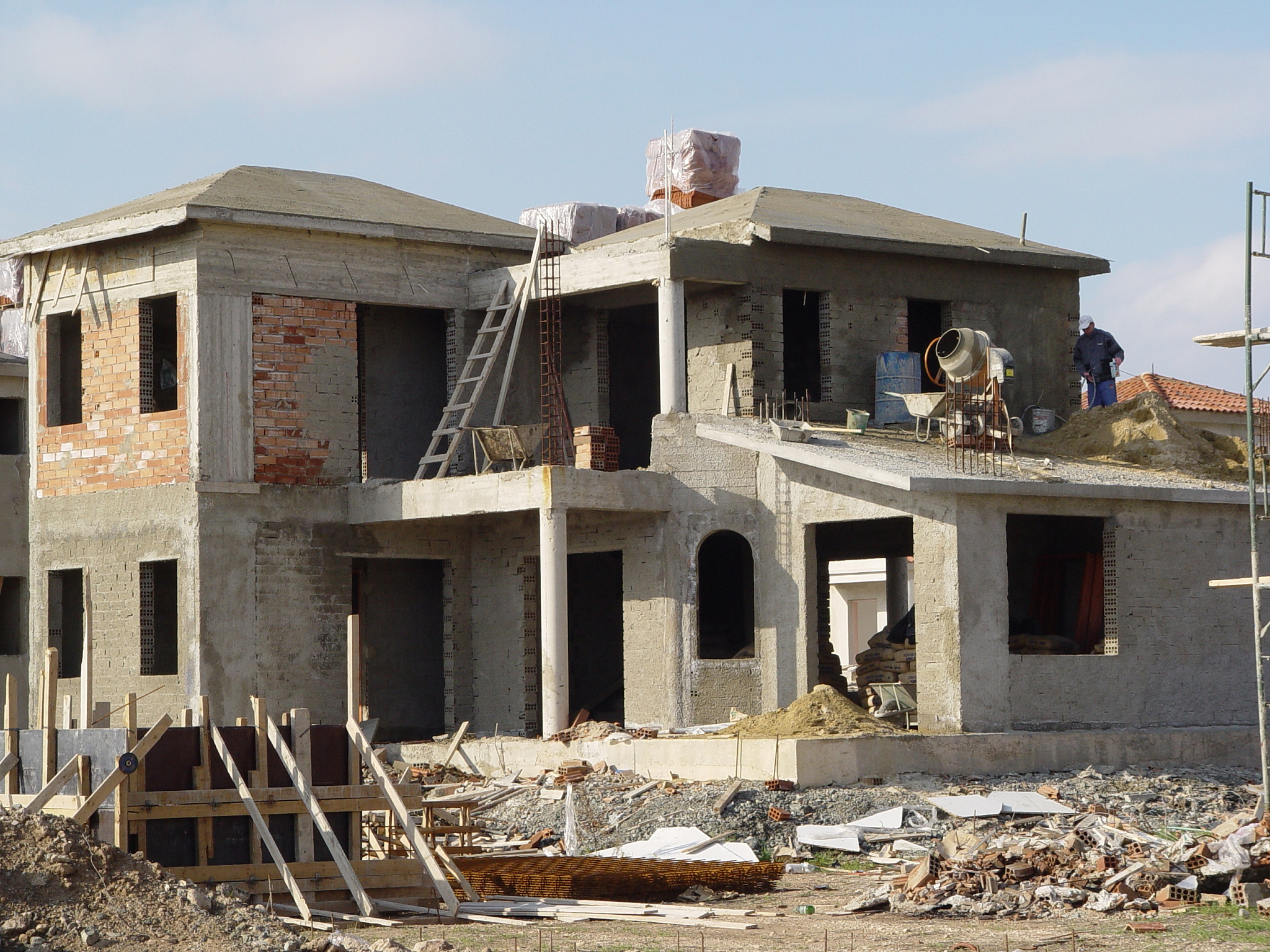 如何建房：从选址到入住全流程指南