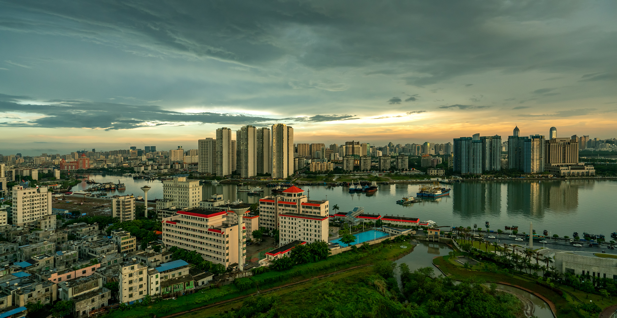 海口海甸河雨后傍晚