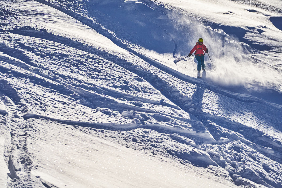 高山上适合的旅修项目有哪些帮我用200字详细描述