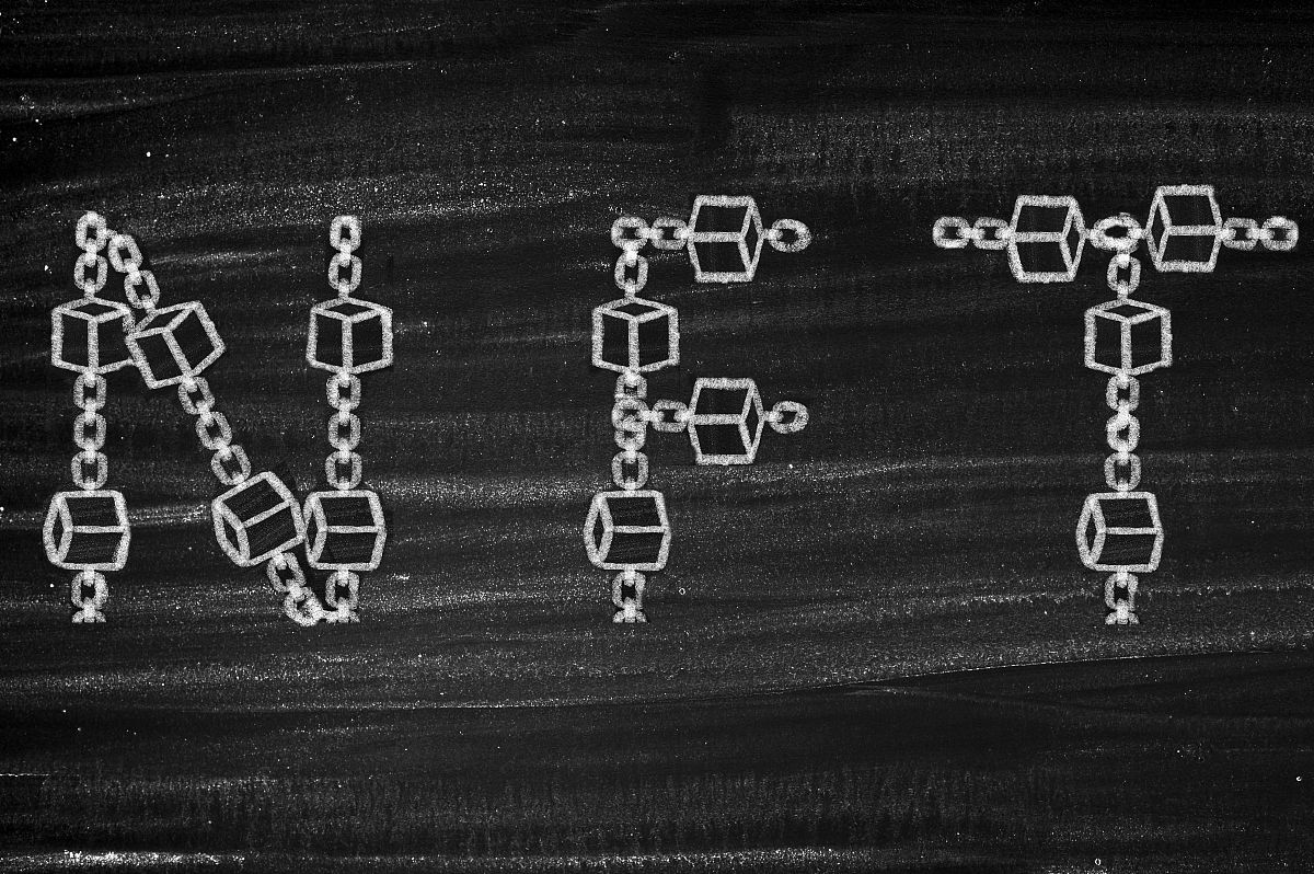 重新编写下面一段话保持愿意不变 本章从系统用例分析、系统流程分析、非功能性需求分析三个方面对系统的需求进行了详细的需求分析基本理清了系统需要解决的问题以及相应的要求。流程图基本描述了系统的基本功能以及功能与功能间的关系；系统整体的组织结构图表述了系统应有的模块和它们之间的关系。