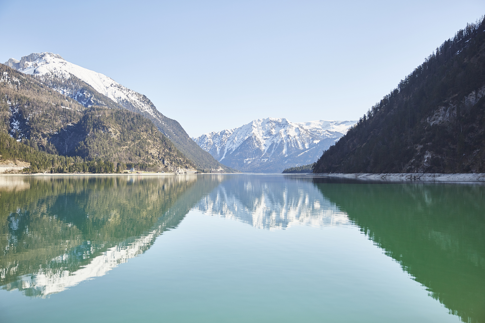 想吃的东西就要吃想见的人就要见想遇见的风景就要去感受对于上面文字给我一个唯美有文采一点的朋友圈文案带一些诗句