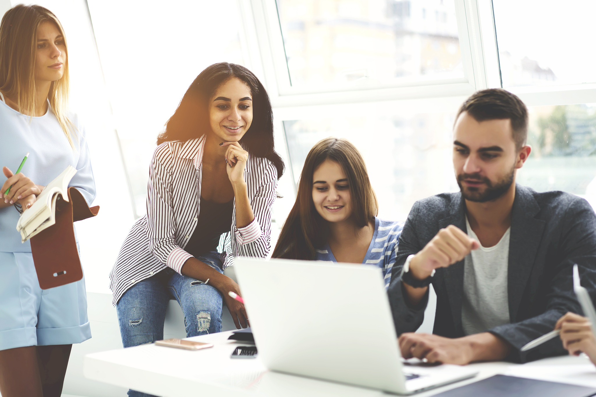 我现在在一家设计公司上班我需要一篇实习周记字数800字要求真实生动