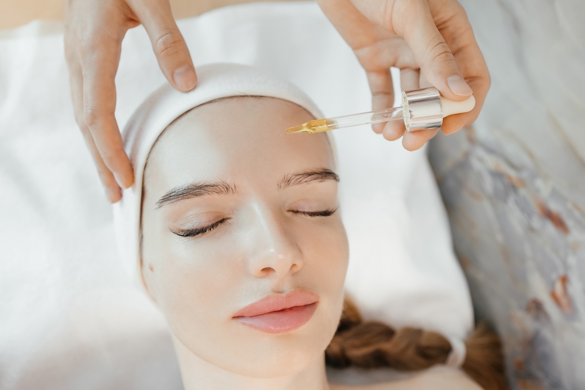 你好请帮我编辑皮肤科医生科普内容文案风格需要纪实一点的传达的信息最好贴近实际贴近生活跟生活小常识息息相关的干货内容