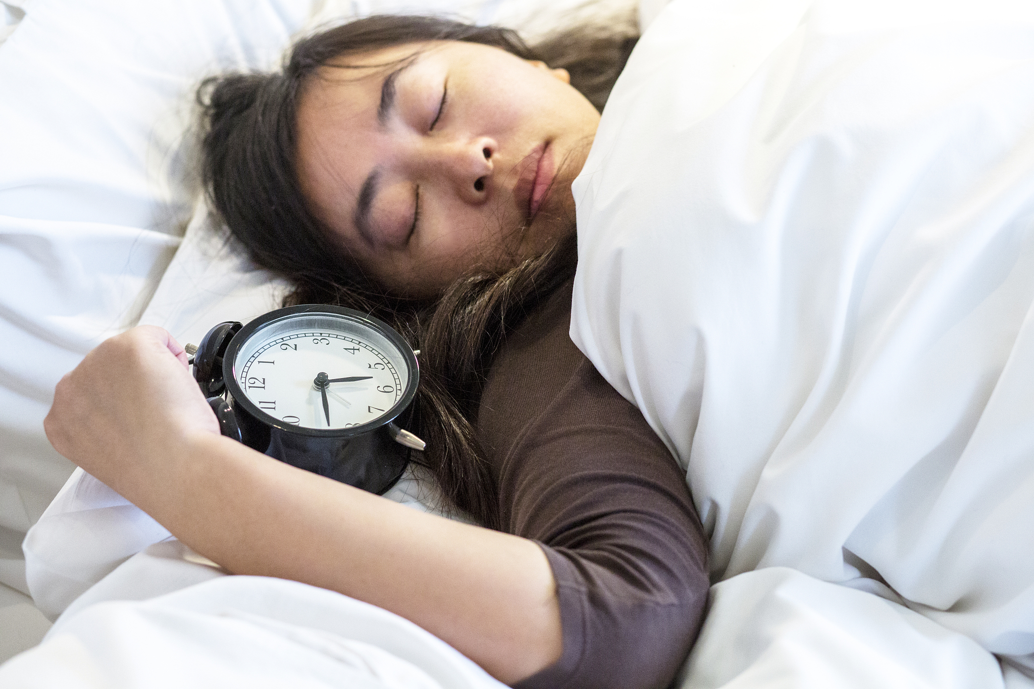 早上闹钟响了却醒不来？试试这几个方法！