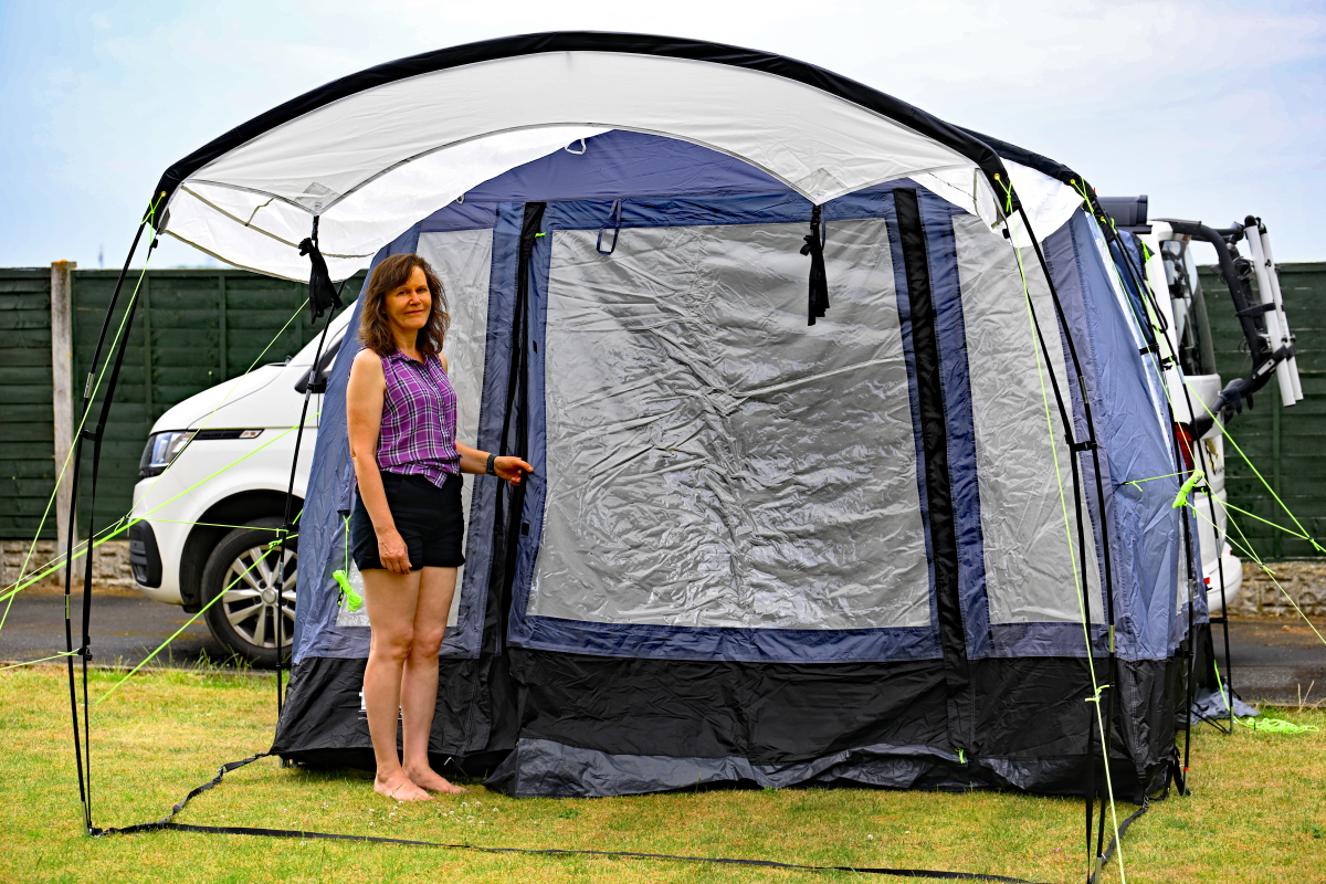 两个人露营，选三人帐篷还是两人帐篷？