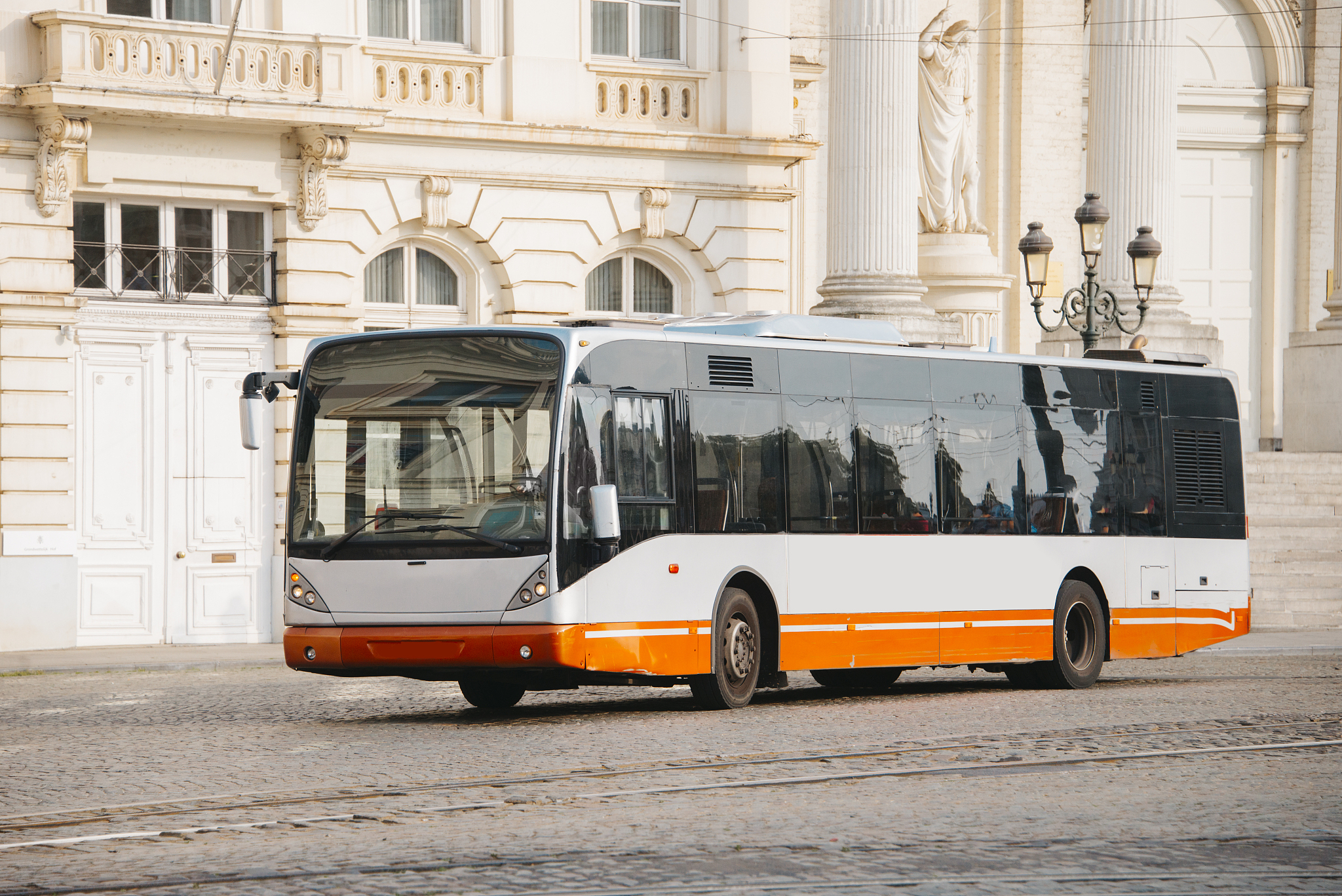 How to Maximize Small Bus Rentals for a Trip