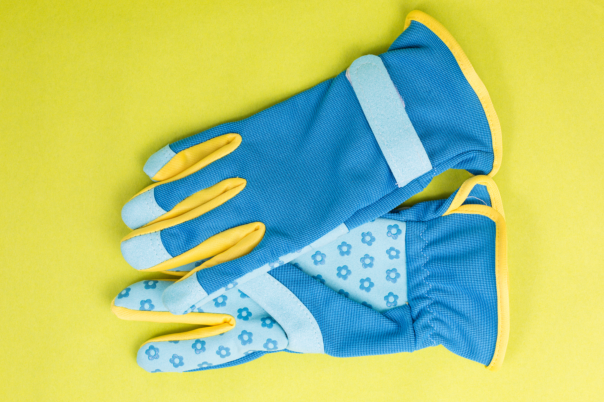 unused gardening gloves
