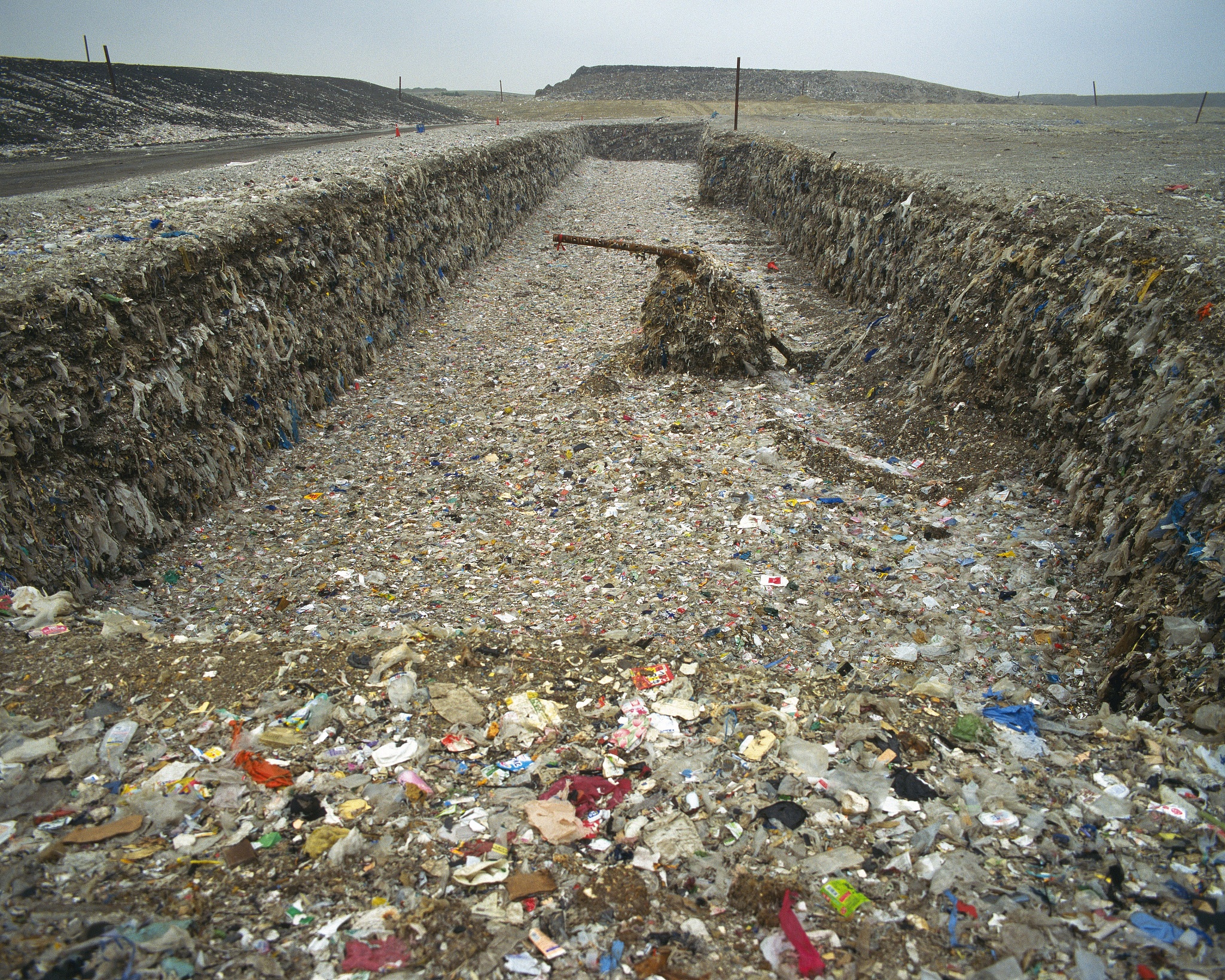 编写一篇关于垃圾填埋技术的论文5000字