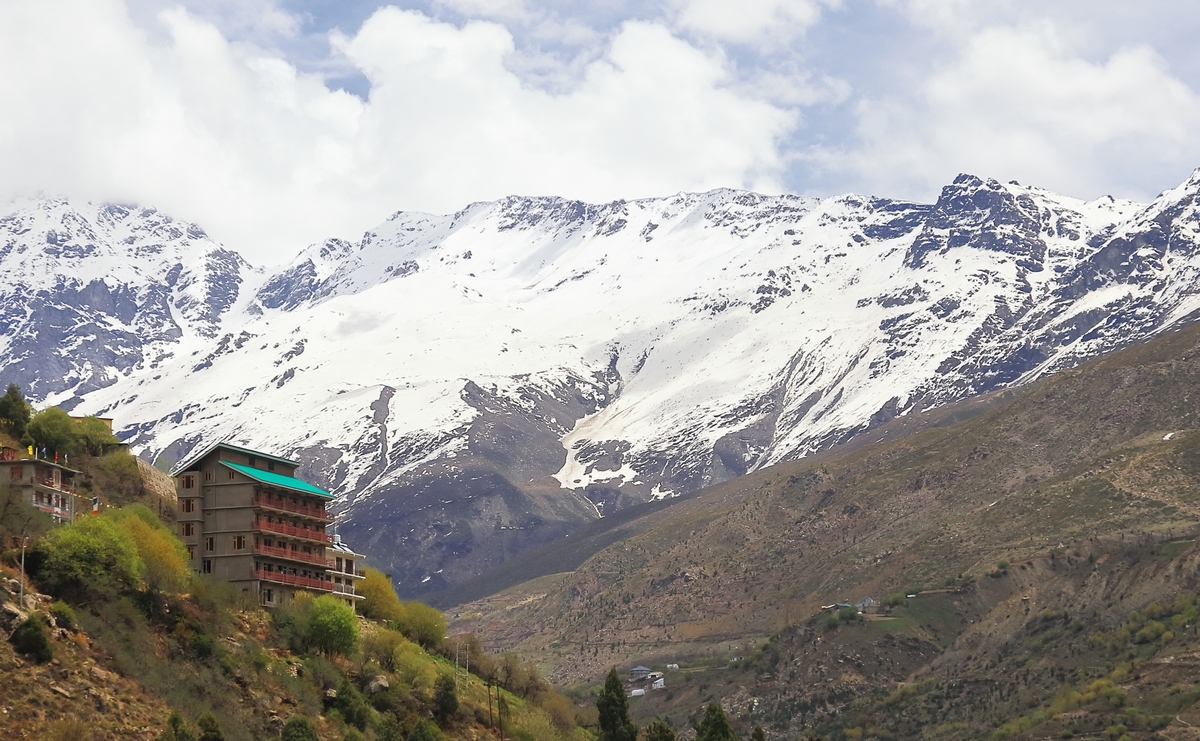 喜马拉雅山脉：壮丽风景、文化与探险天堂