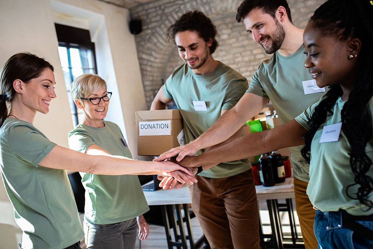 write a news report to your campus newspapeon a volunteer activity organized by yourStudent Union to assist elderly people im thneighborhood