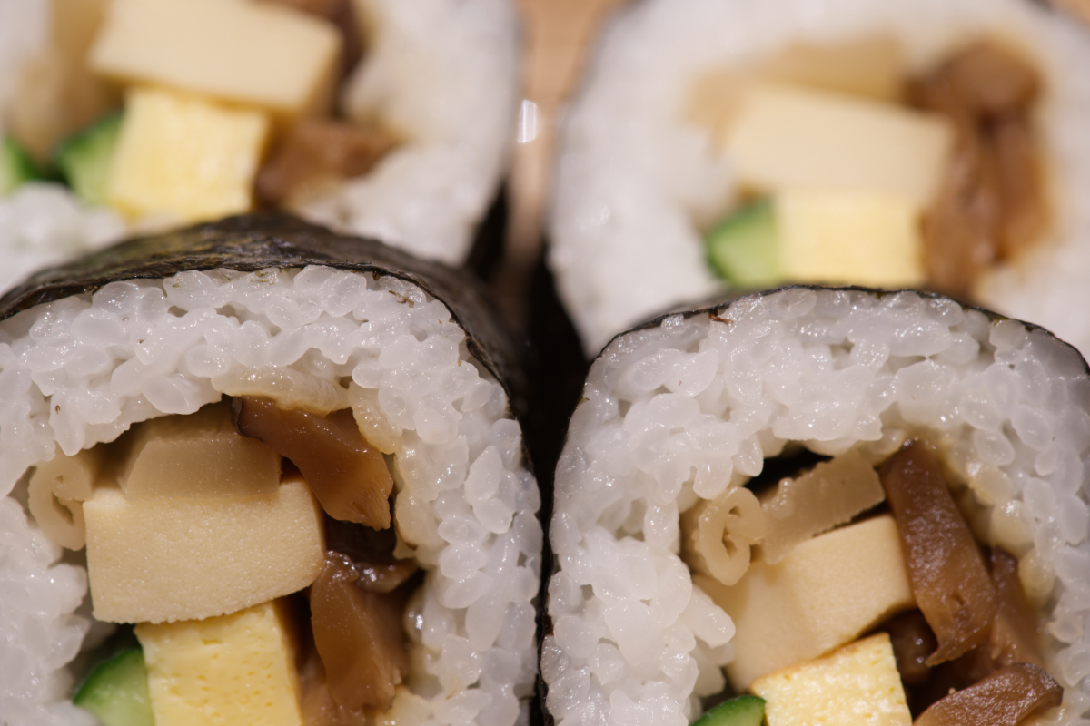 Why is sushi delicious? Explain in details, Cantonese