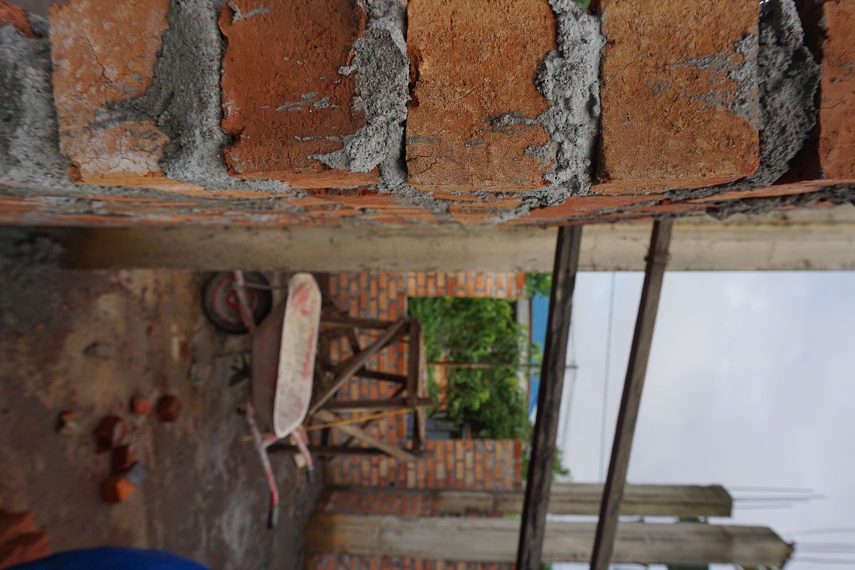 黄土怎么来承建冷暖干湿的帮我用200字详细描述