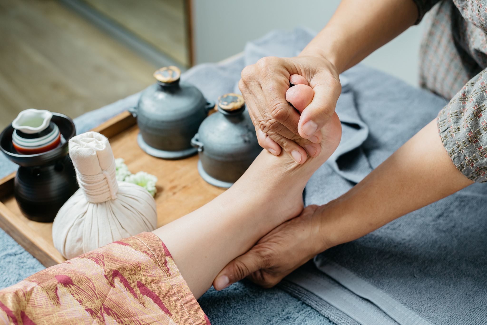 足浴改善情绪低落的妙招：缓解压力、放松身心