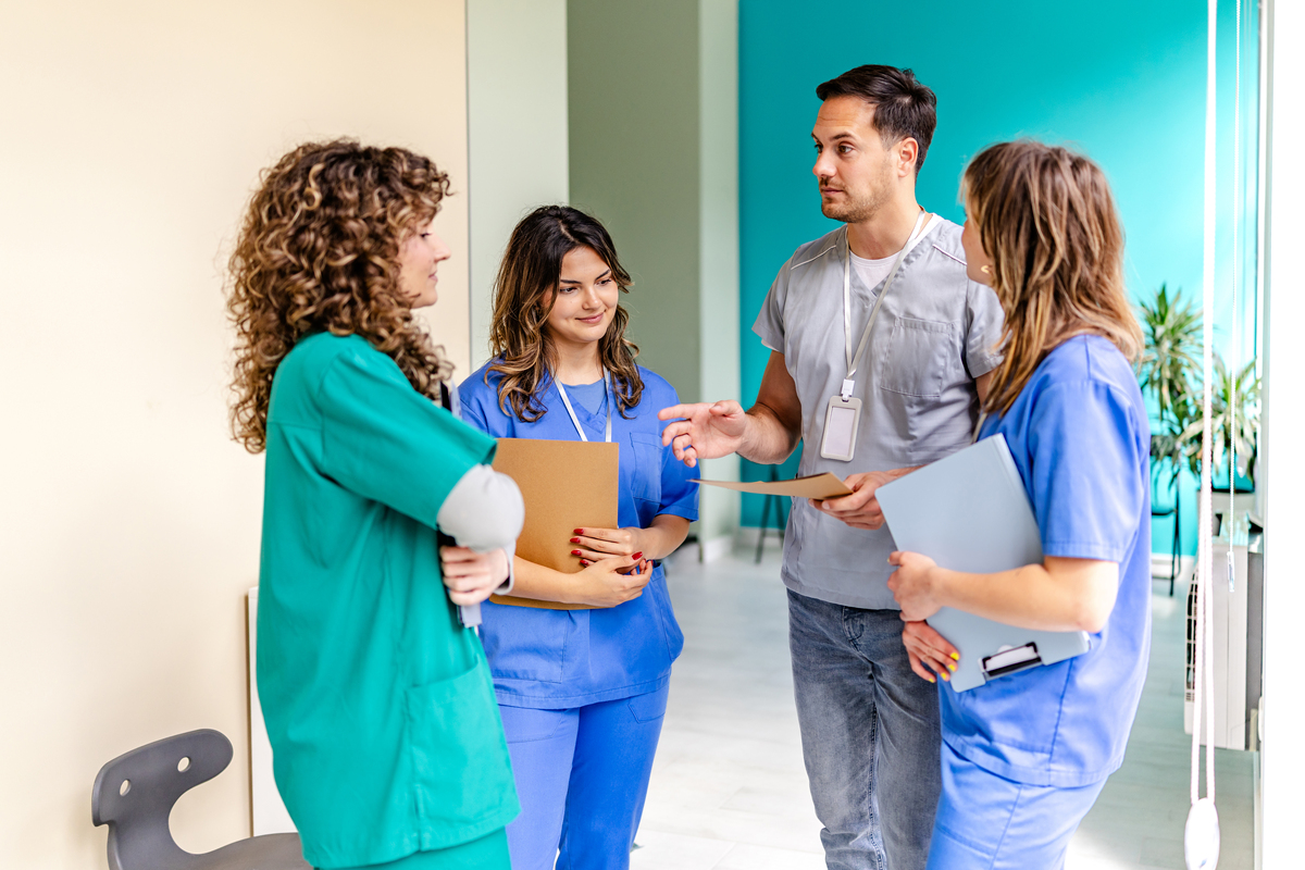 如何成为一名优秀的护士长：专业技能、领导力、职业道德和发展方向