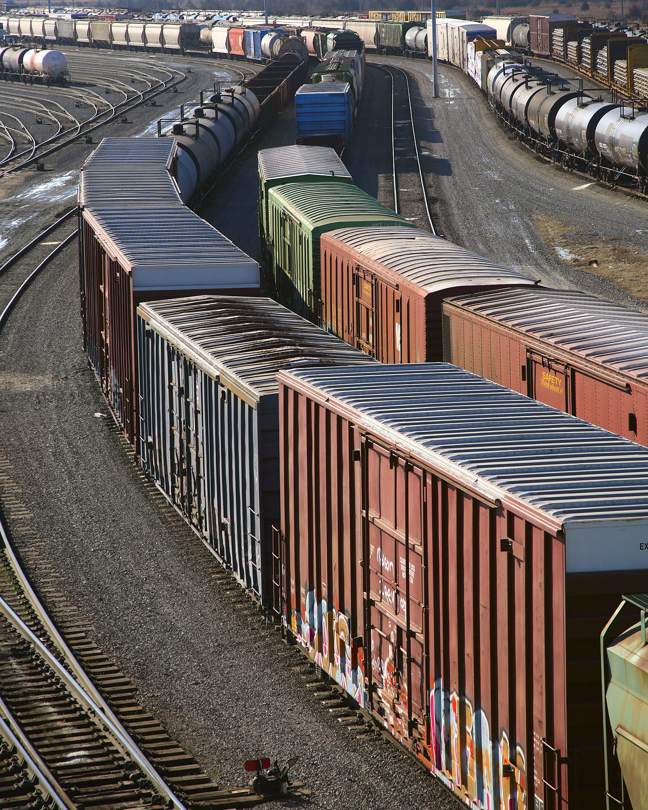 四川省青神中等职业技术学校铁道运输管理专业就业方向 - 未来铁路人才的广阔发展前景