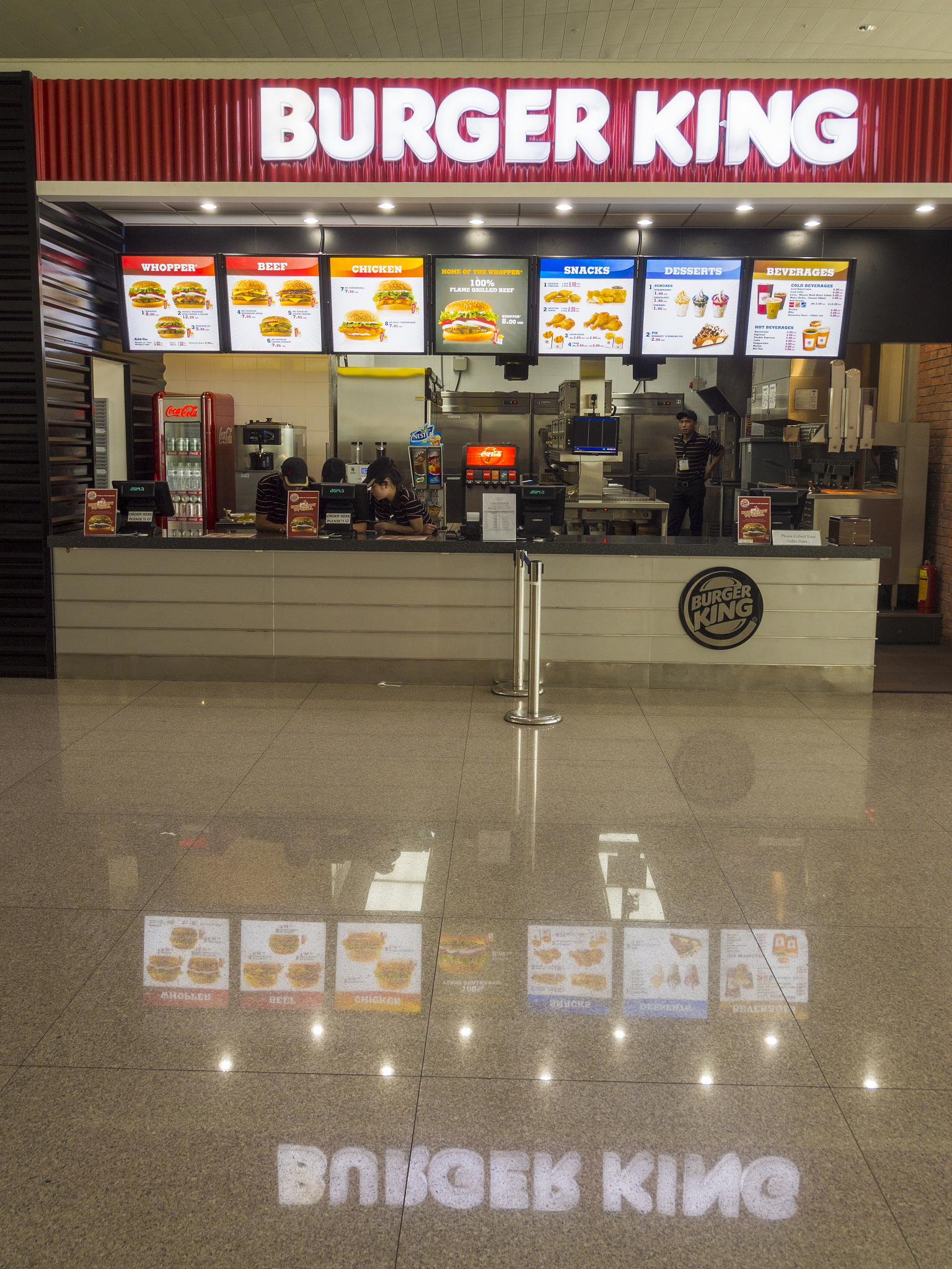 何为特许经营？该经营模式有什么特点以及缺点。麦当劳为什么2014年才开始重视在华开展特许经营