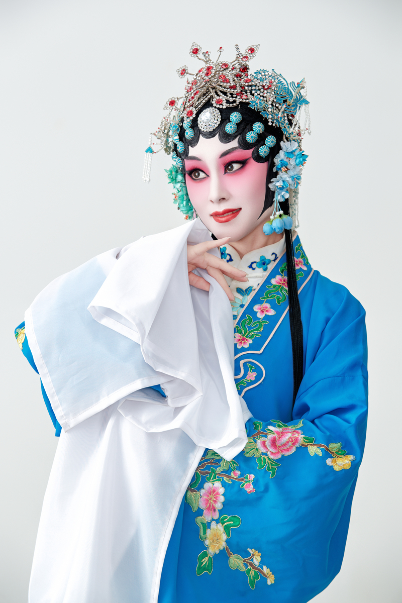 女演员扮演的青衣是中国戏曲国宝京剧和昆曲中的旦角