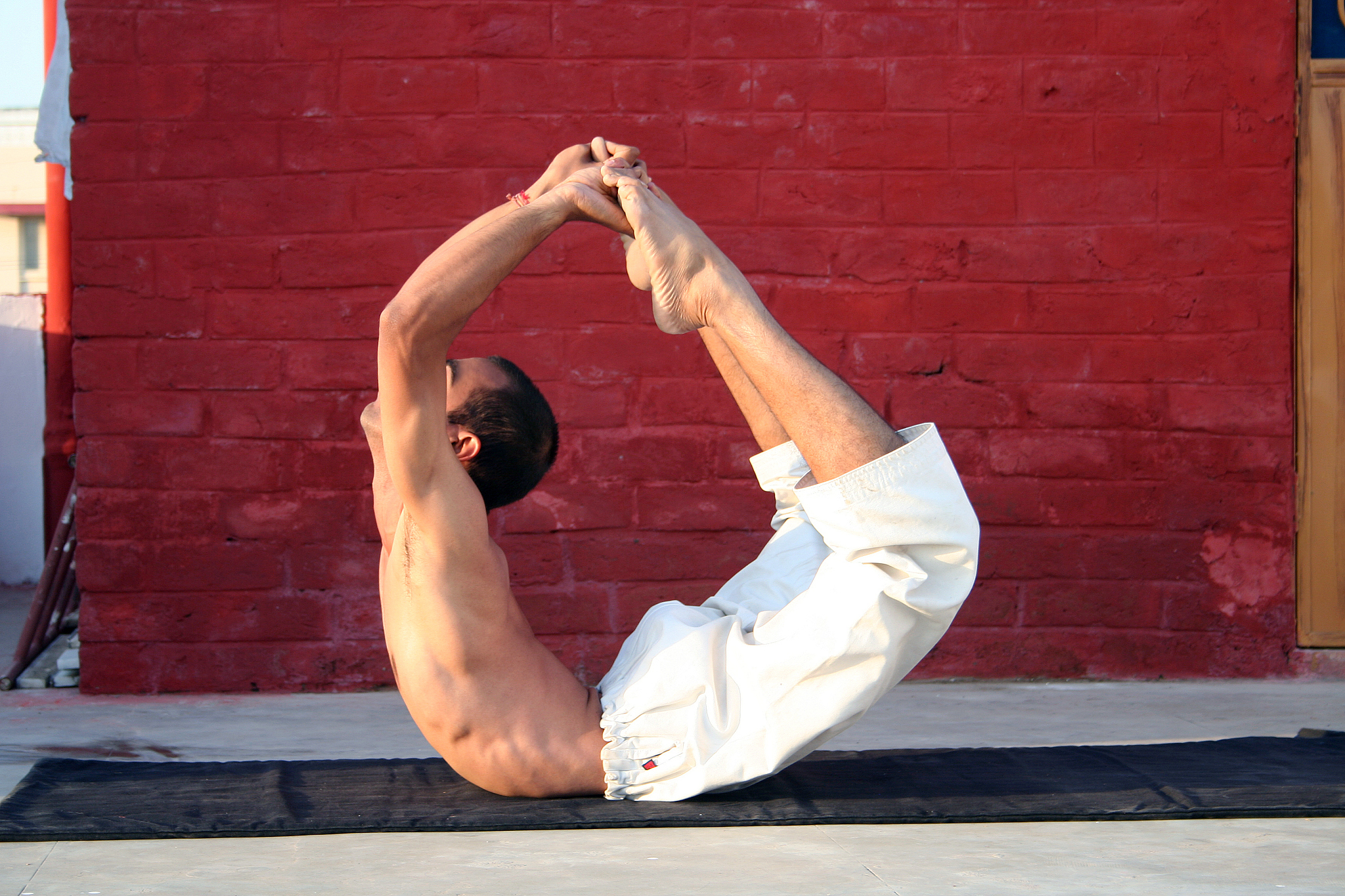 间答题共 50分写背面1、核心力量训练的主要作用有哪些 10分2、体育的健身功能是什么 10分3、自己说说普拉提与瑜伽运动的区别有哪些 15 分4、学习普拉提课程有哪些体会和感想15 分