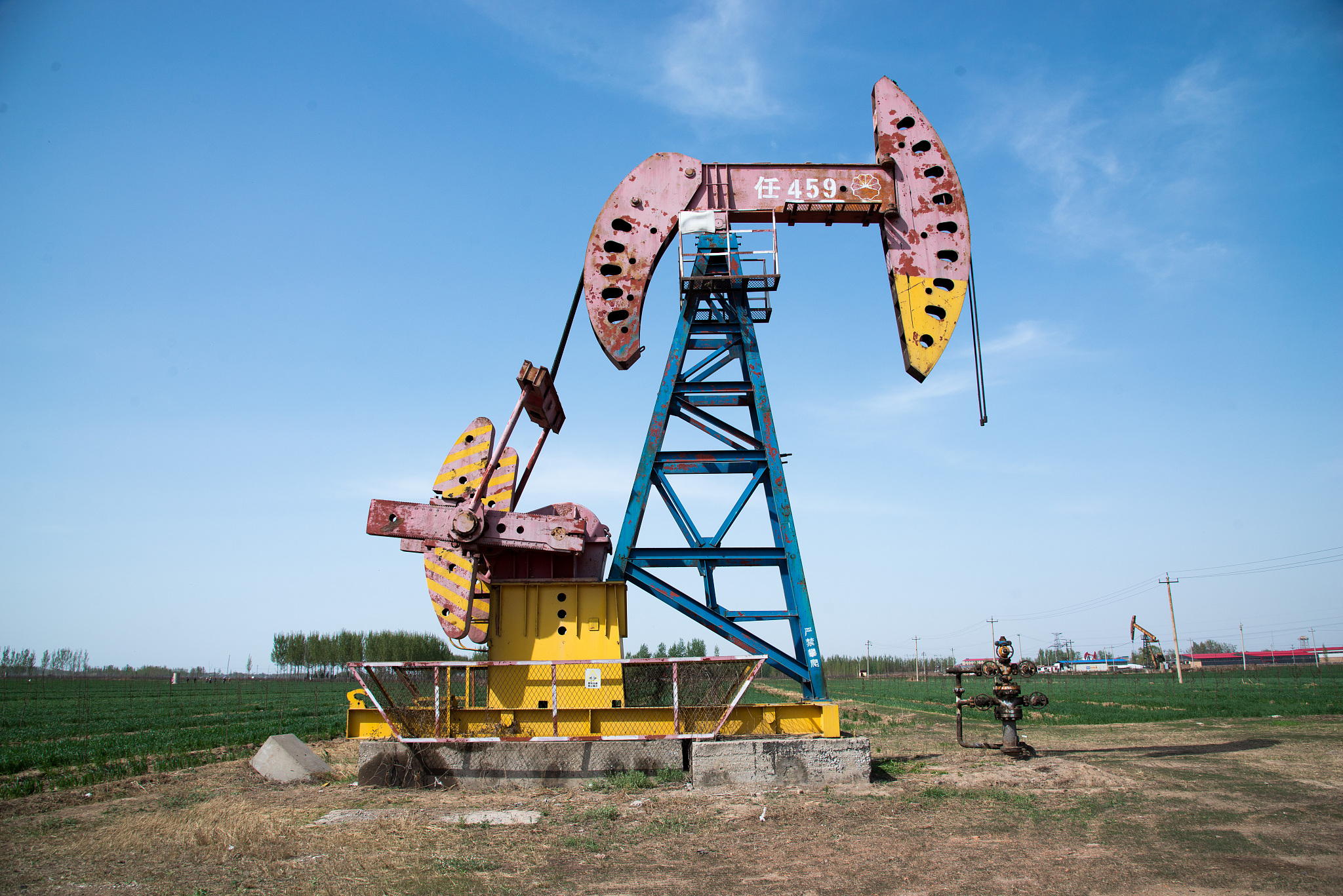 南充石油化工职业学校石油钻井专业就业方向：勘探、钻井、开采、储运