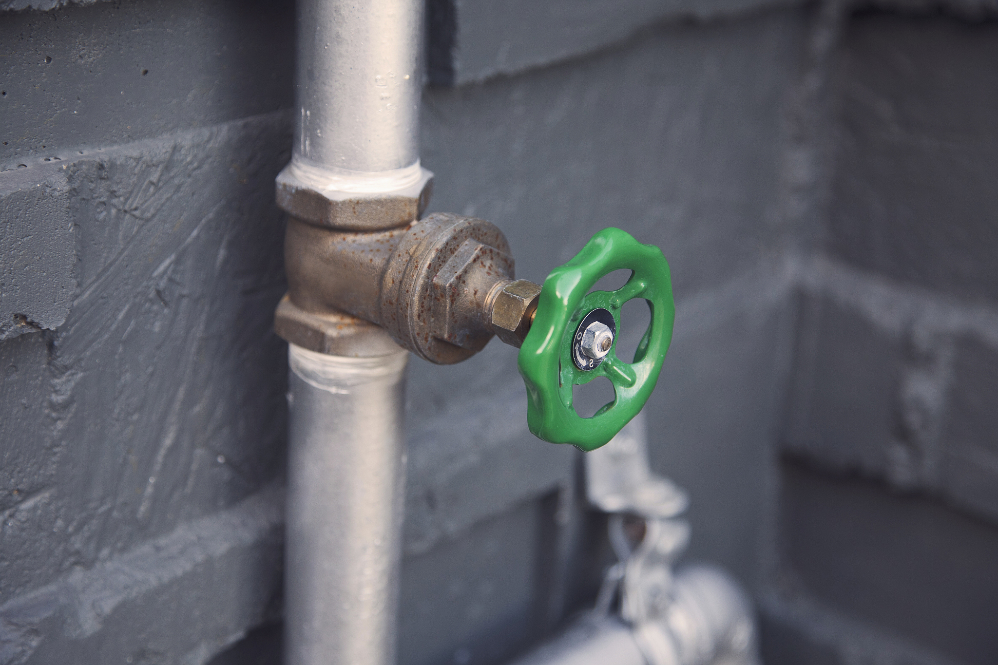 日语 小流量容易被漏计。因此用户水表口径的合理选型是供水企业不容忽视的一个问题。本文提出一种标签噪声检测方法检测水表口径选型不当的用户 这个句子请分解成日语结构的成分