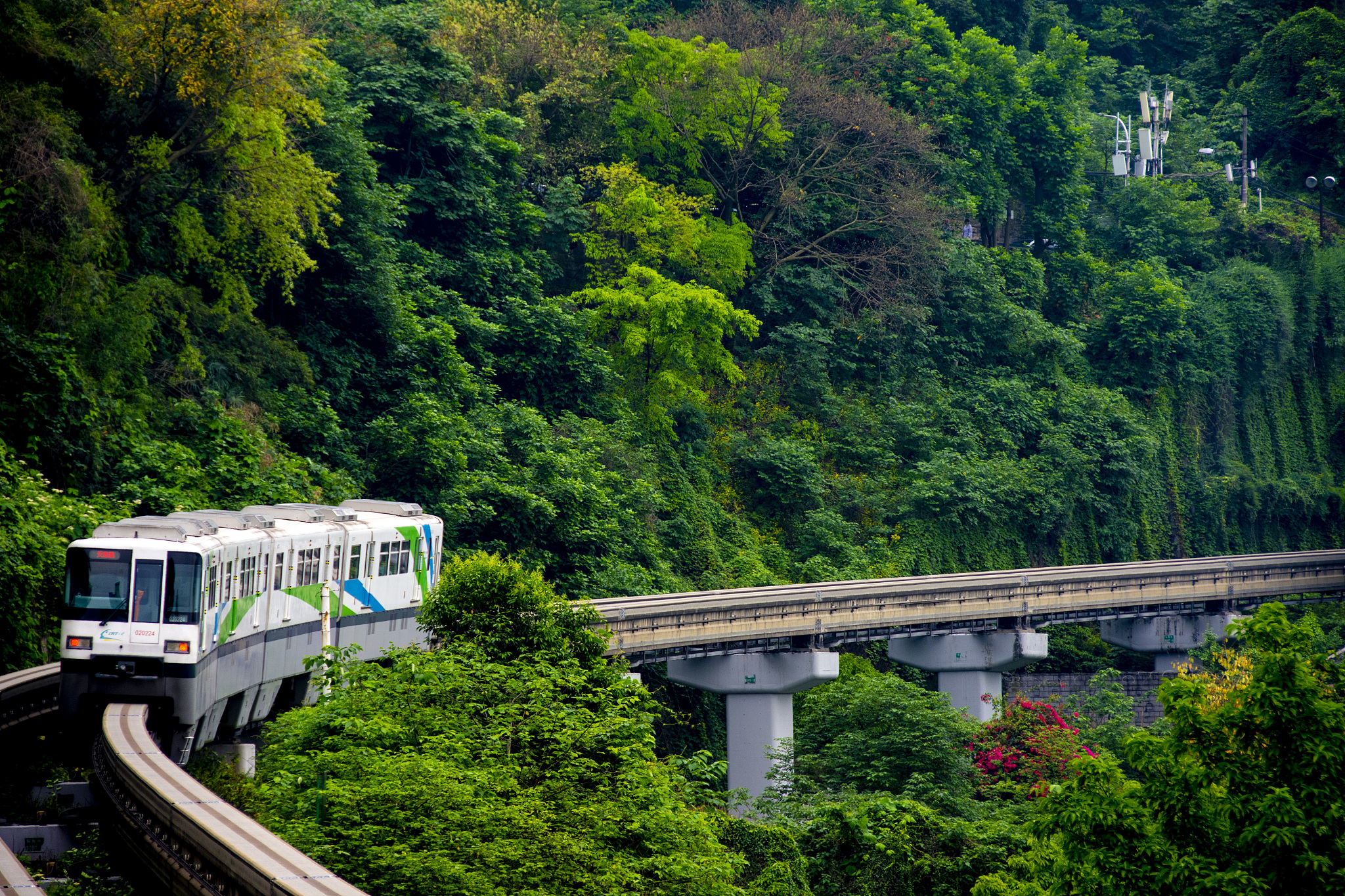 重庆商务高级技工学校招生办电话