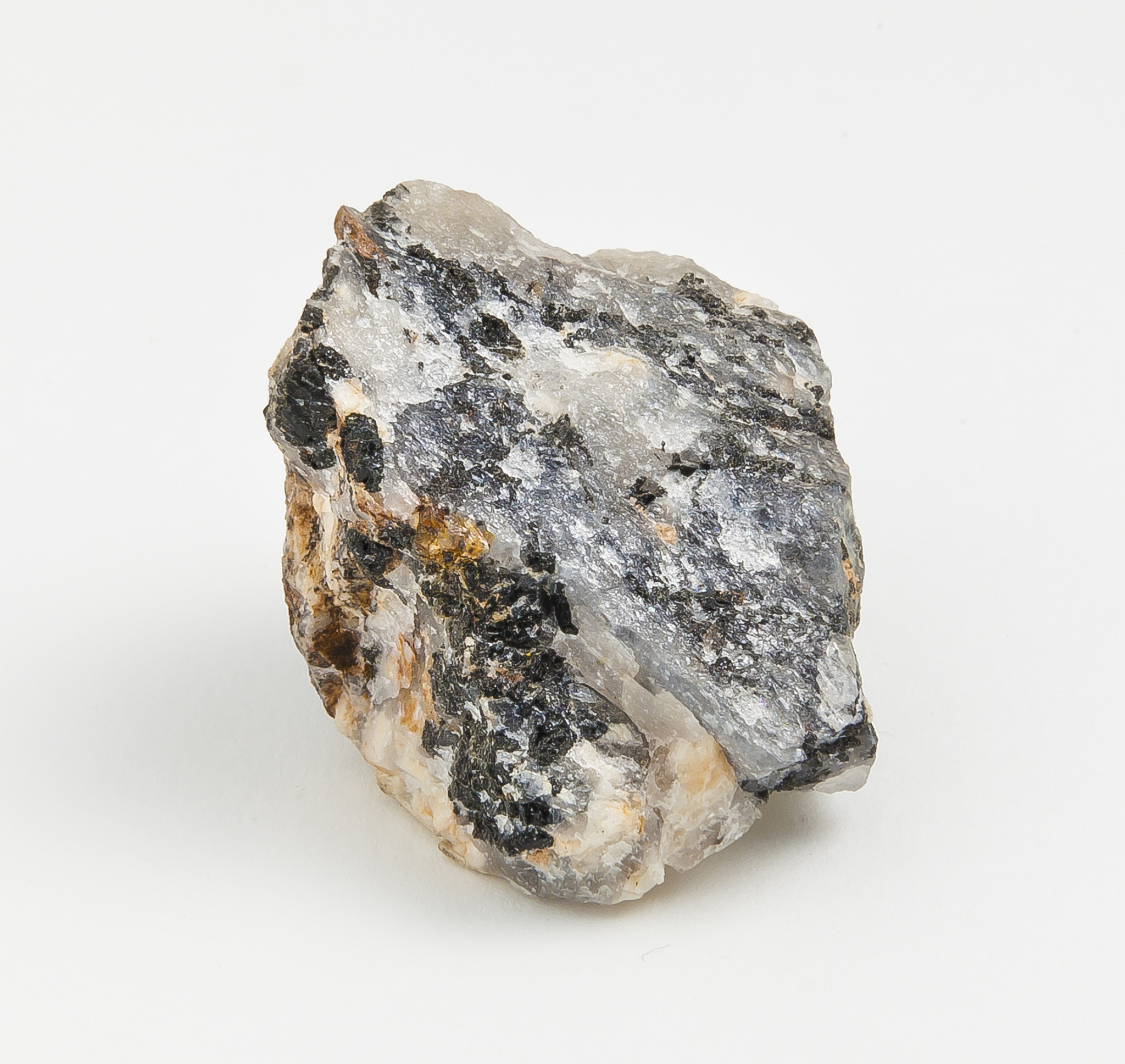 郑州工商学院宝石及材料工艺学专业培养目标：珠宝设计、金银首饰制作和材料科学人才培养