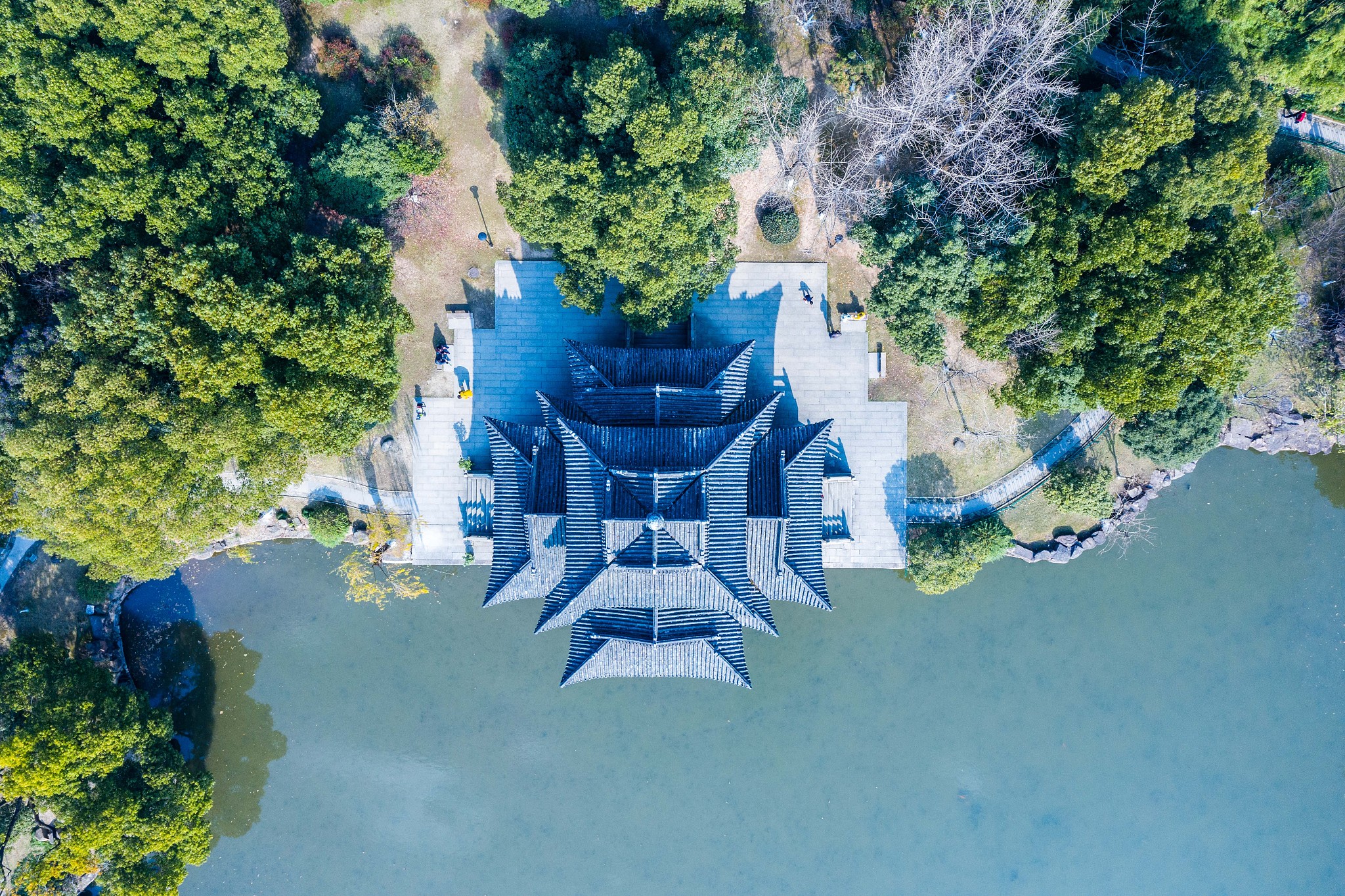 湖州的媒体曝光平台有哪些 湖州媒体曝光求助热线是多少 要求：创建一篇1500至2000字的解决方案