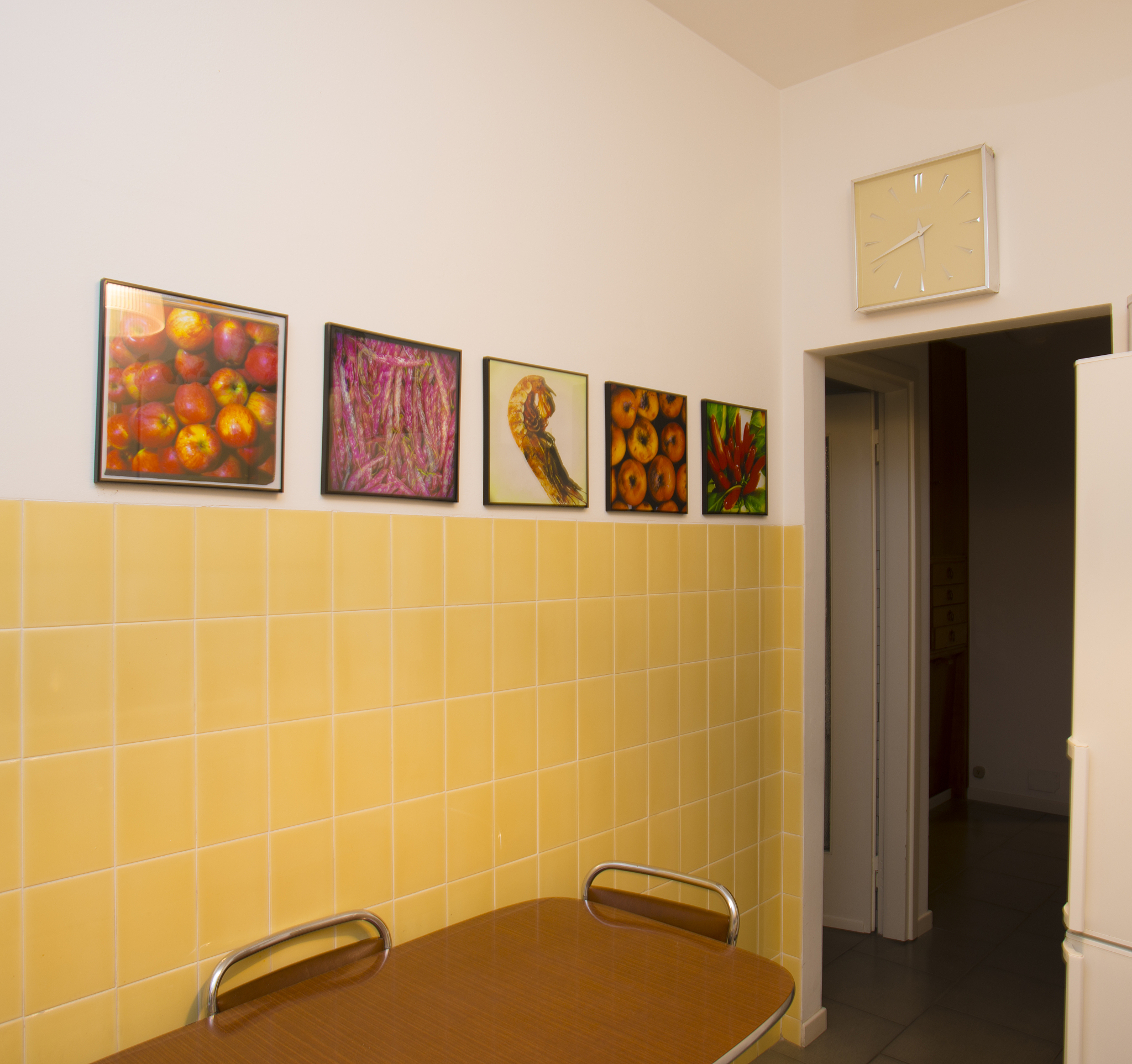 Please translate the following content to Cantonese１牆紙単価欲しい