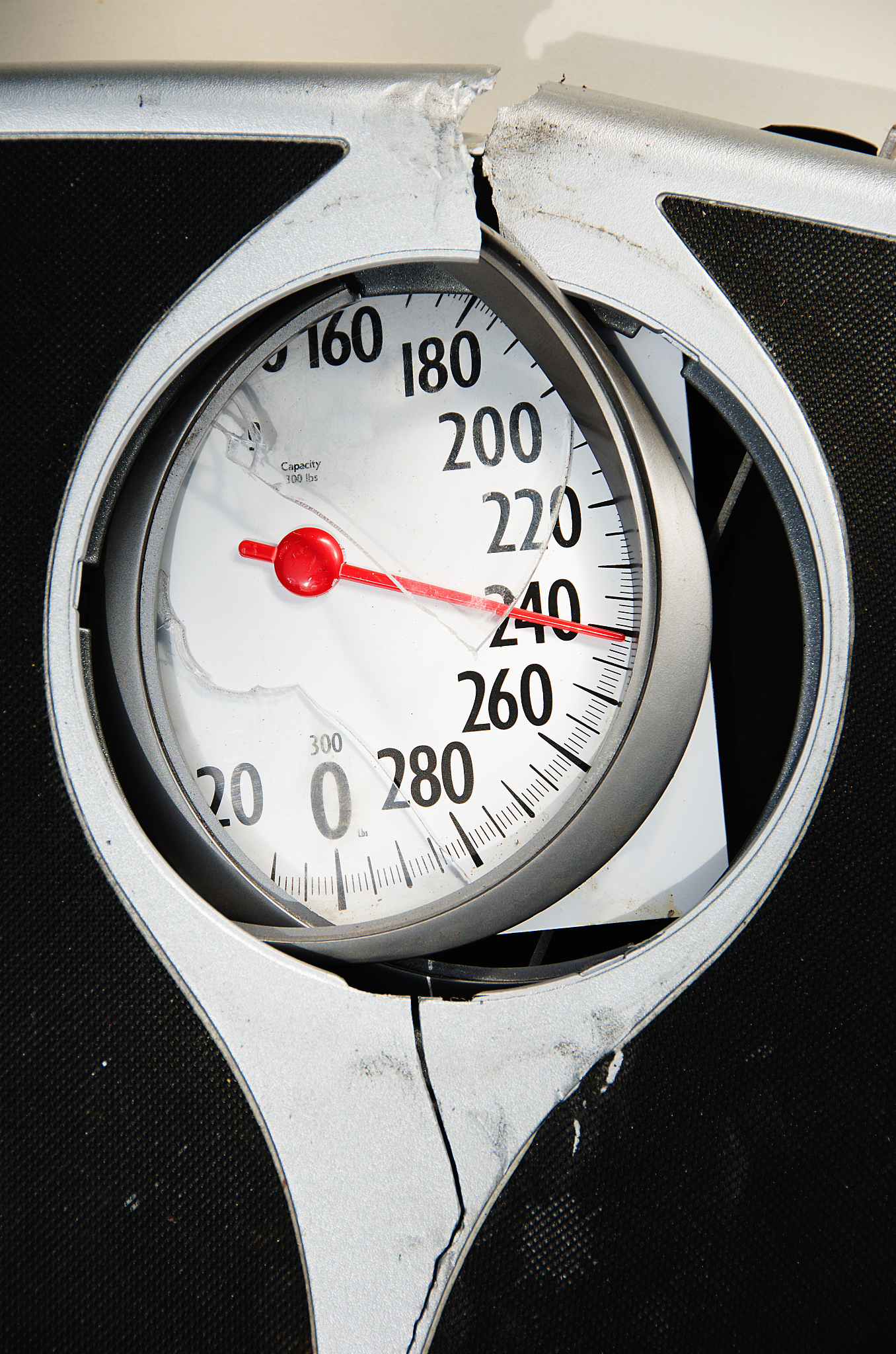 dial of damaged weight scale